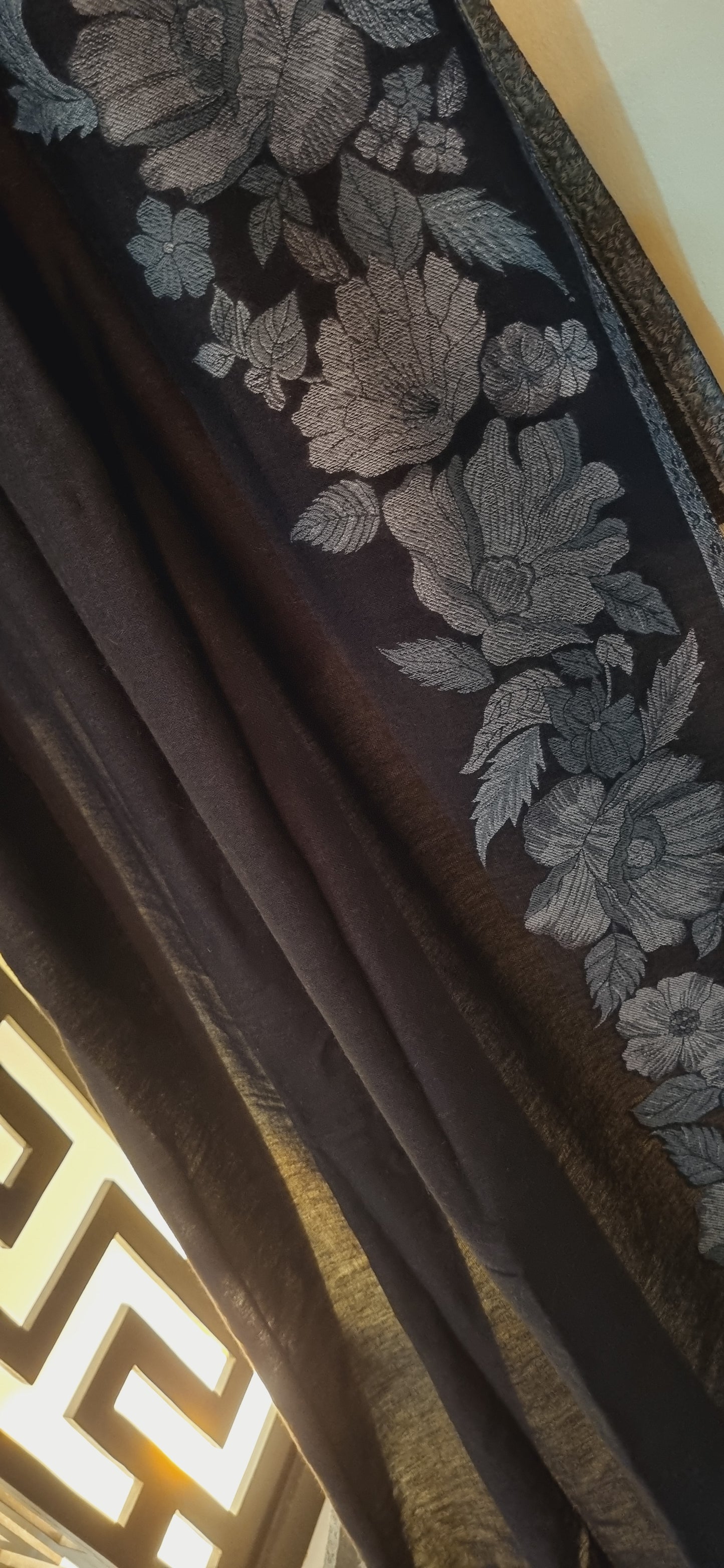 Sale, Toosh kaan shawl