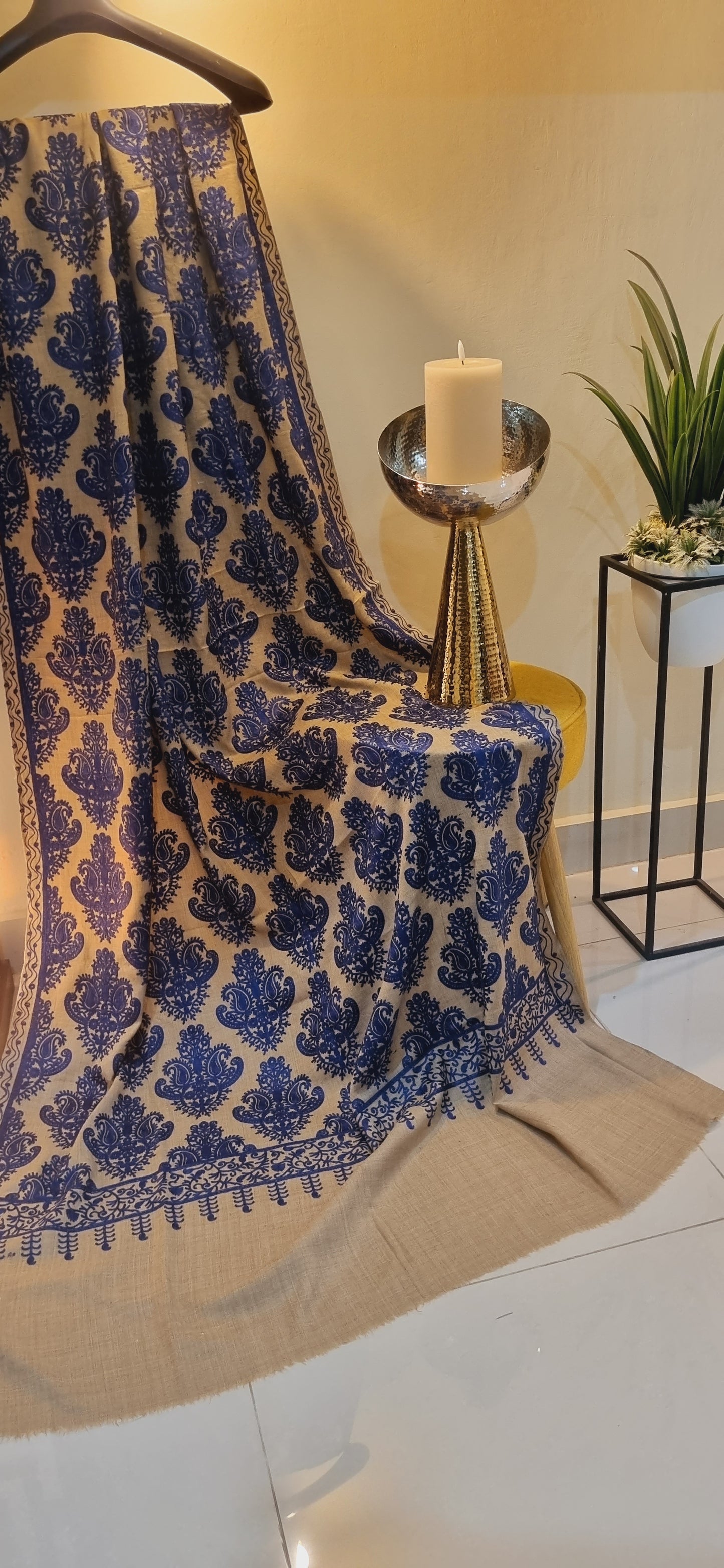 Sale: Embroidered shawls: Pashmina