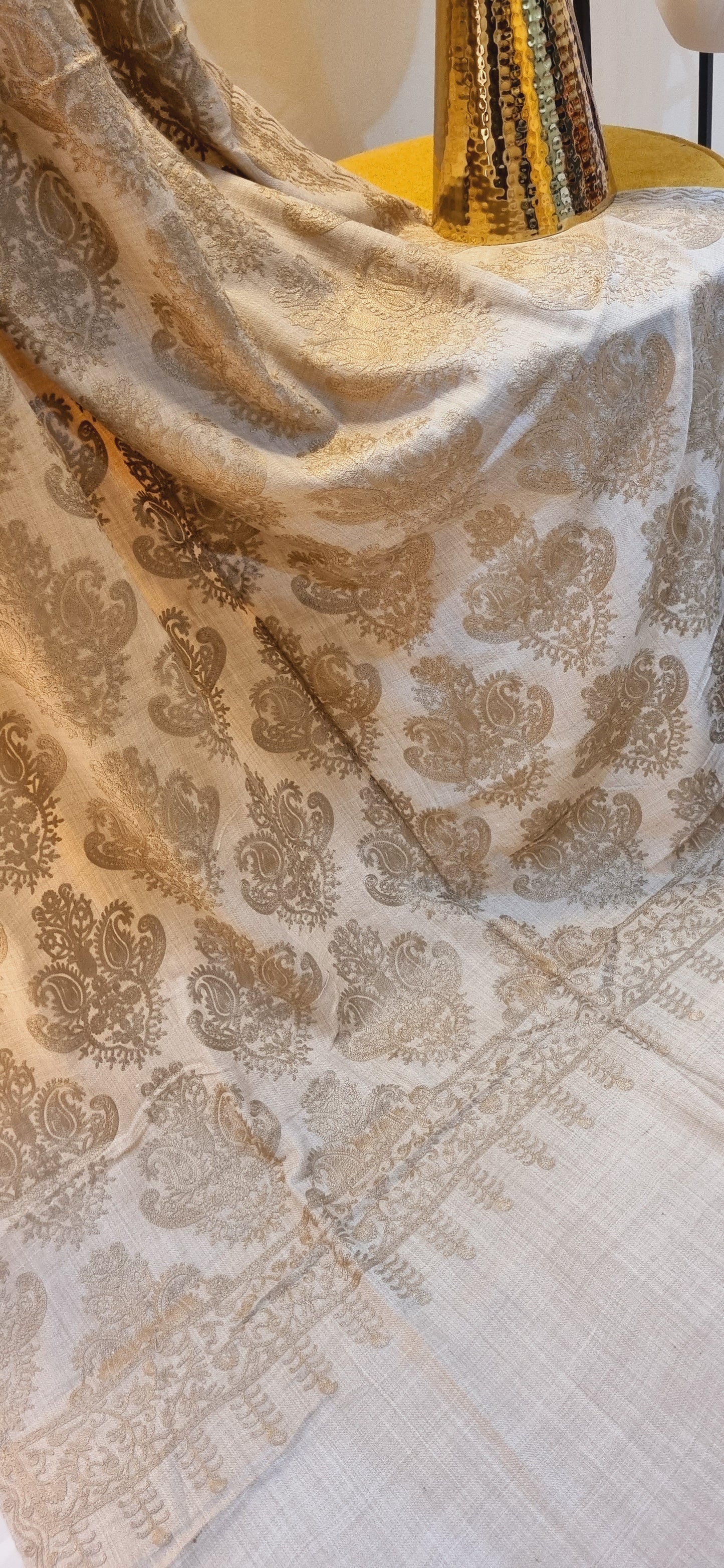 Embroidered shawls: Pashmina