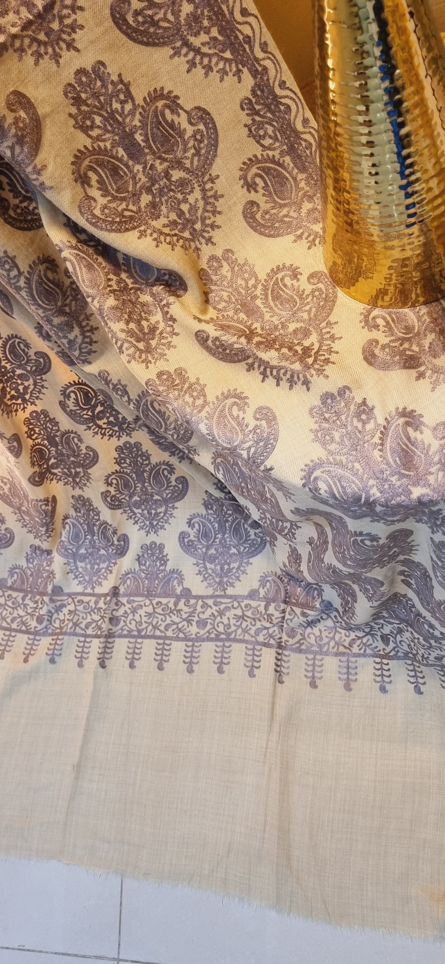 Sale: Embroidered shawls: Pashmina