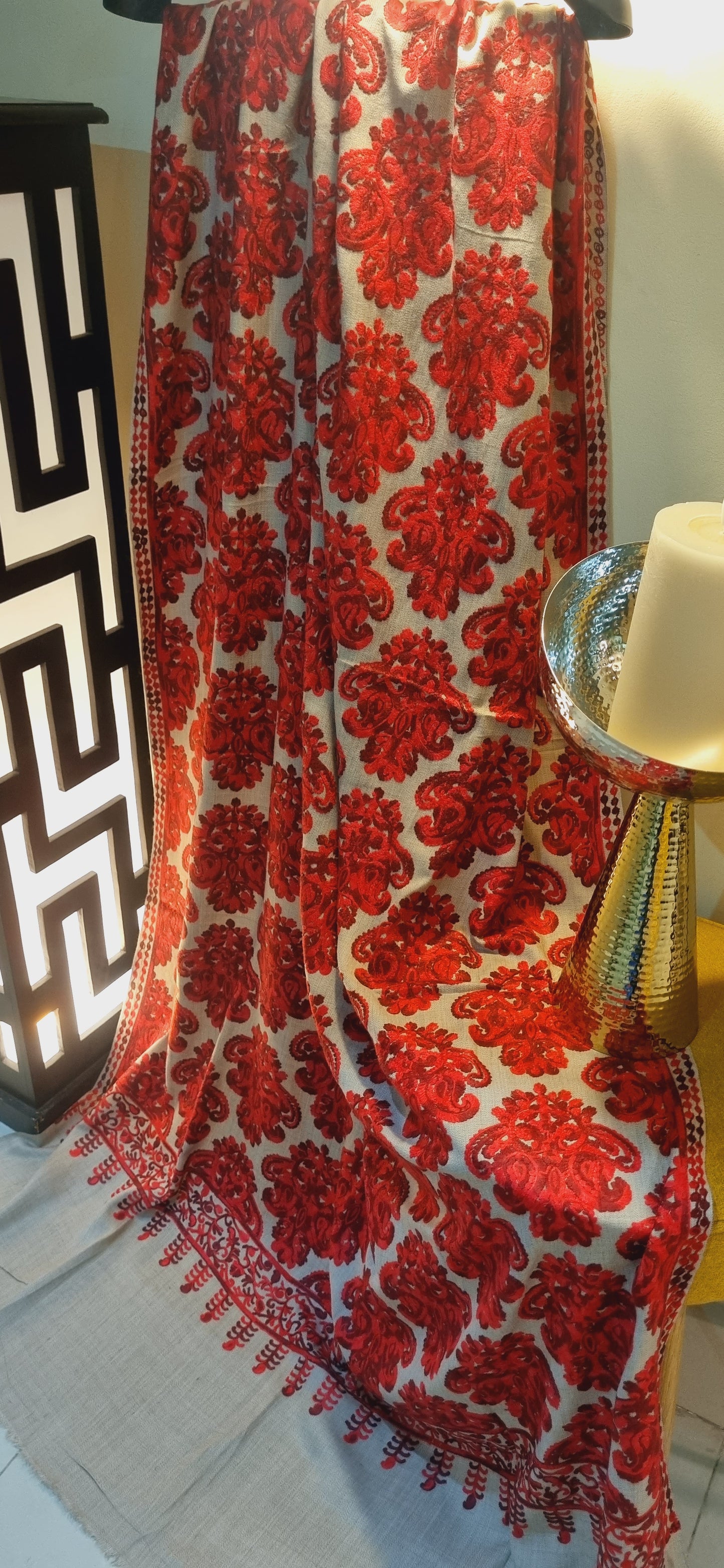 Sale: Embroidered shawls: Pashmina