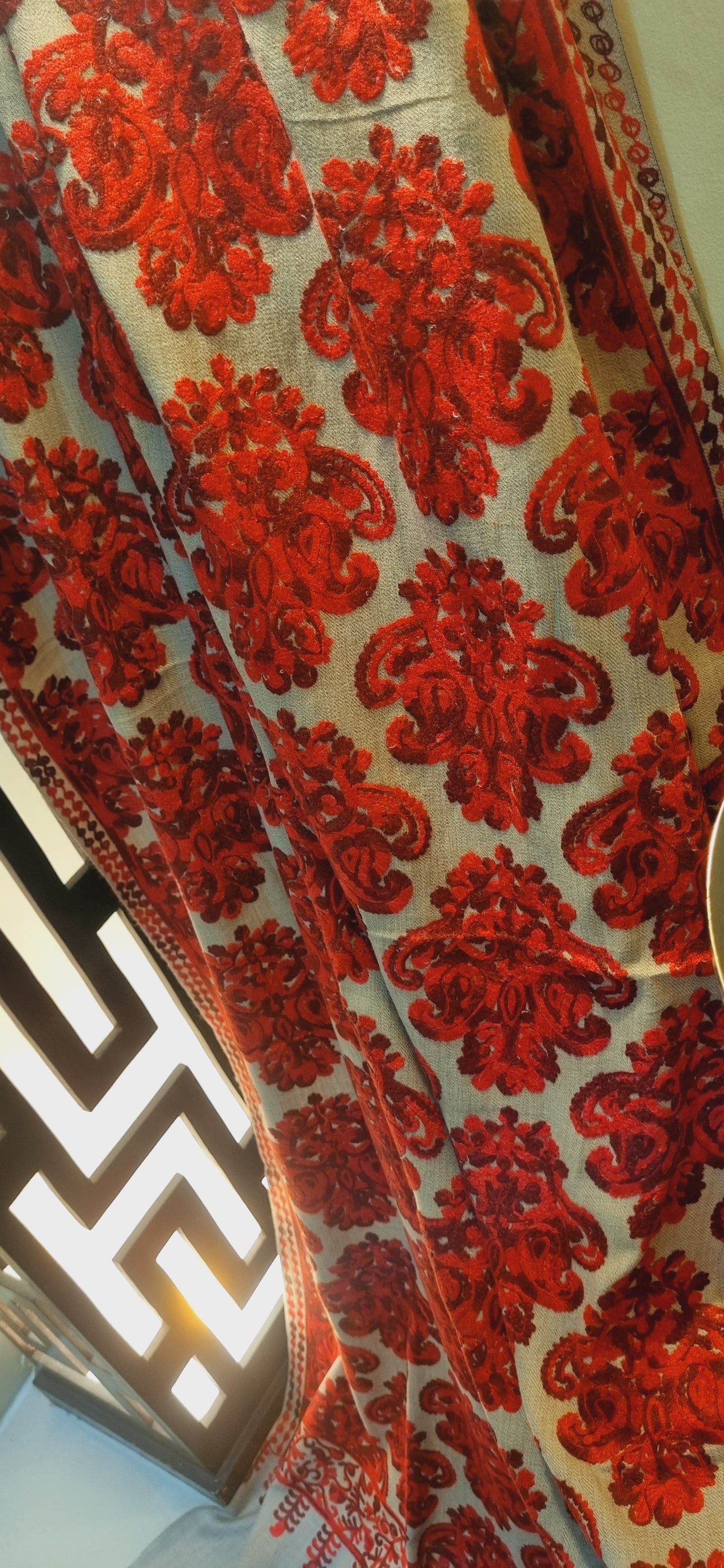 Sale: Embroidered shawls: Pashmina