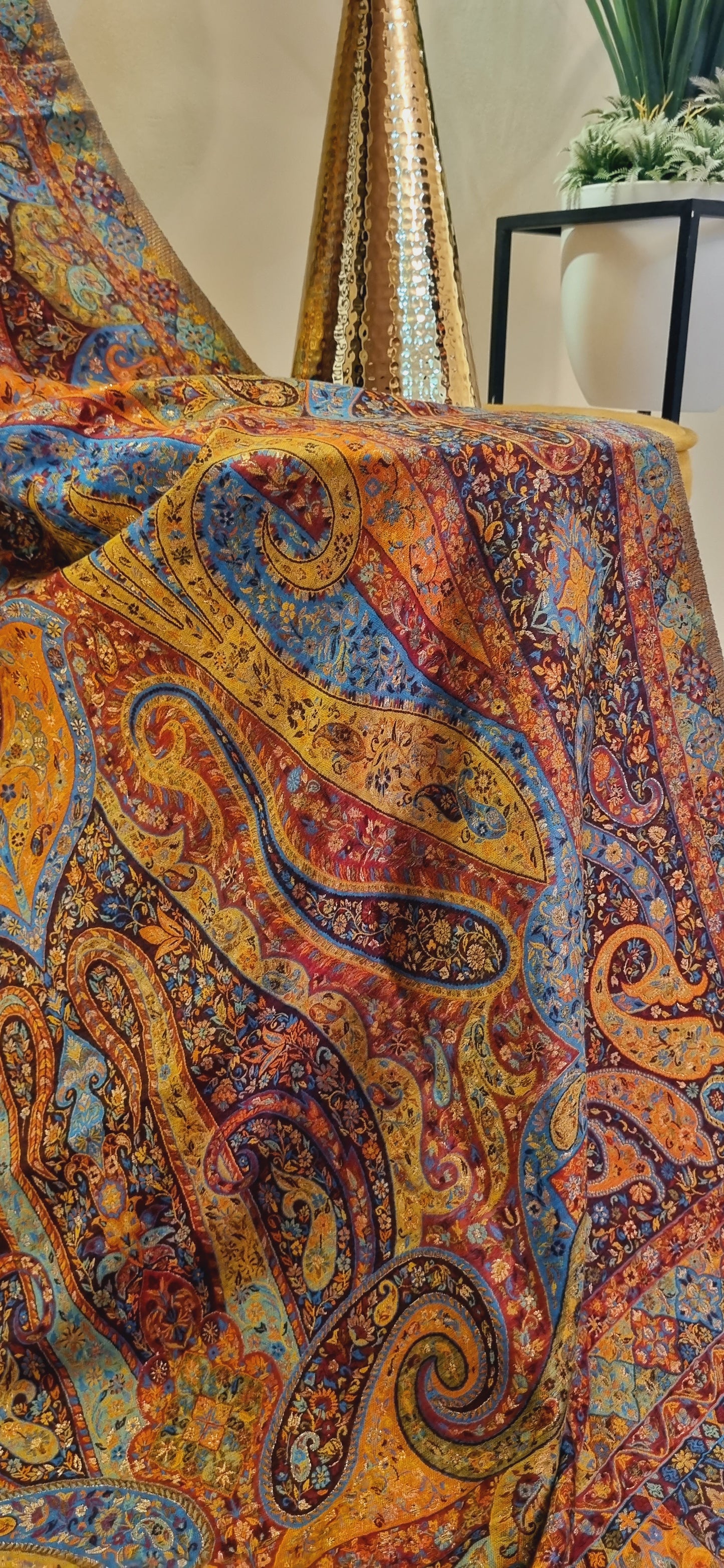 Kaani shawl: silk