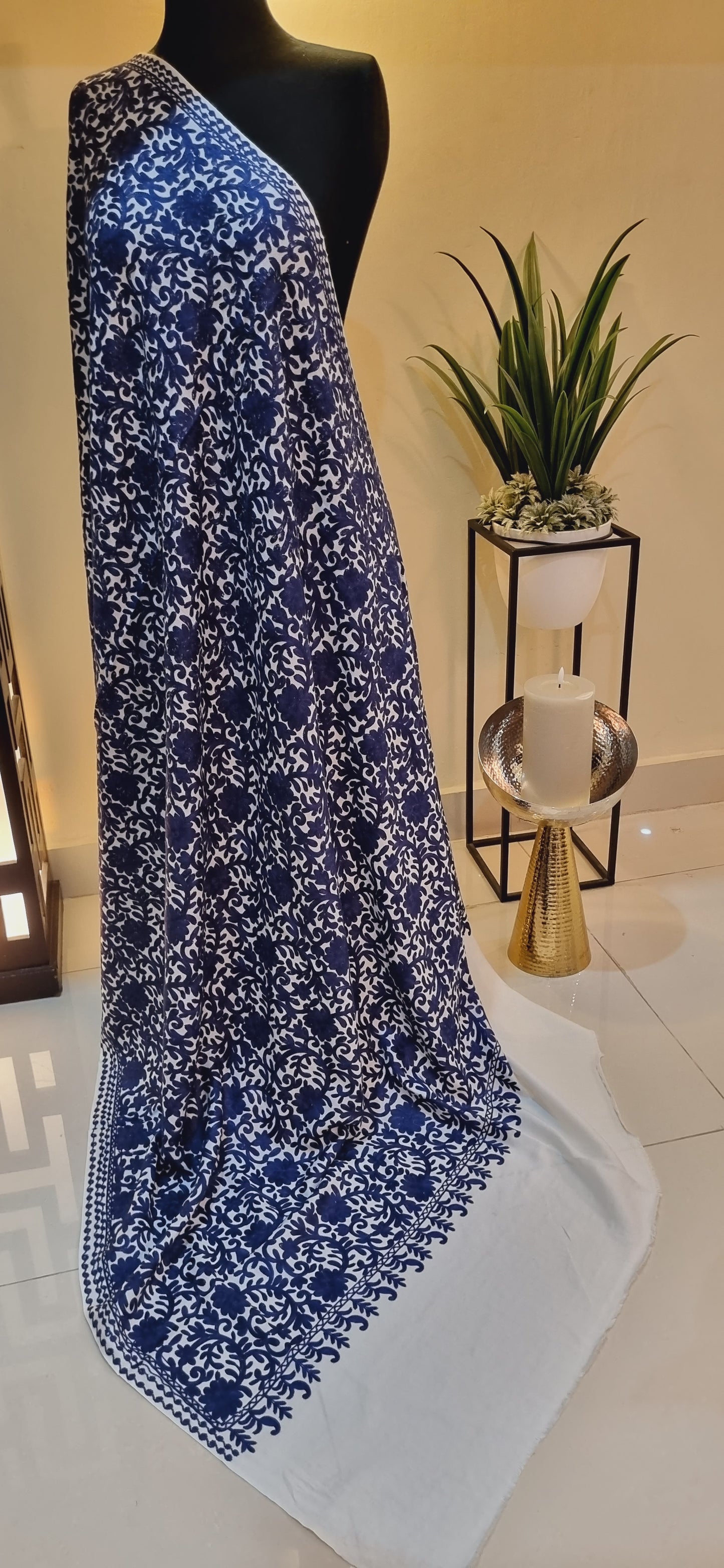 Embroidered shawls: Pashmina