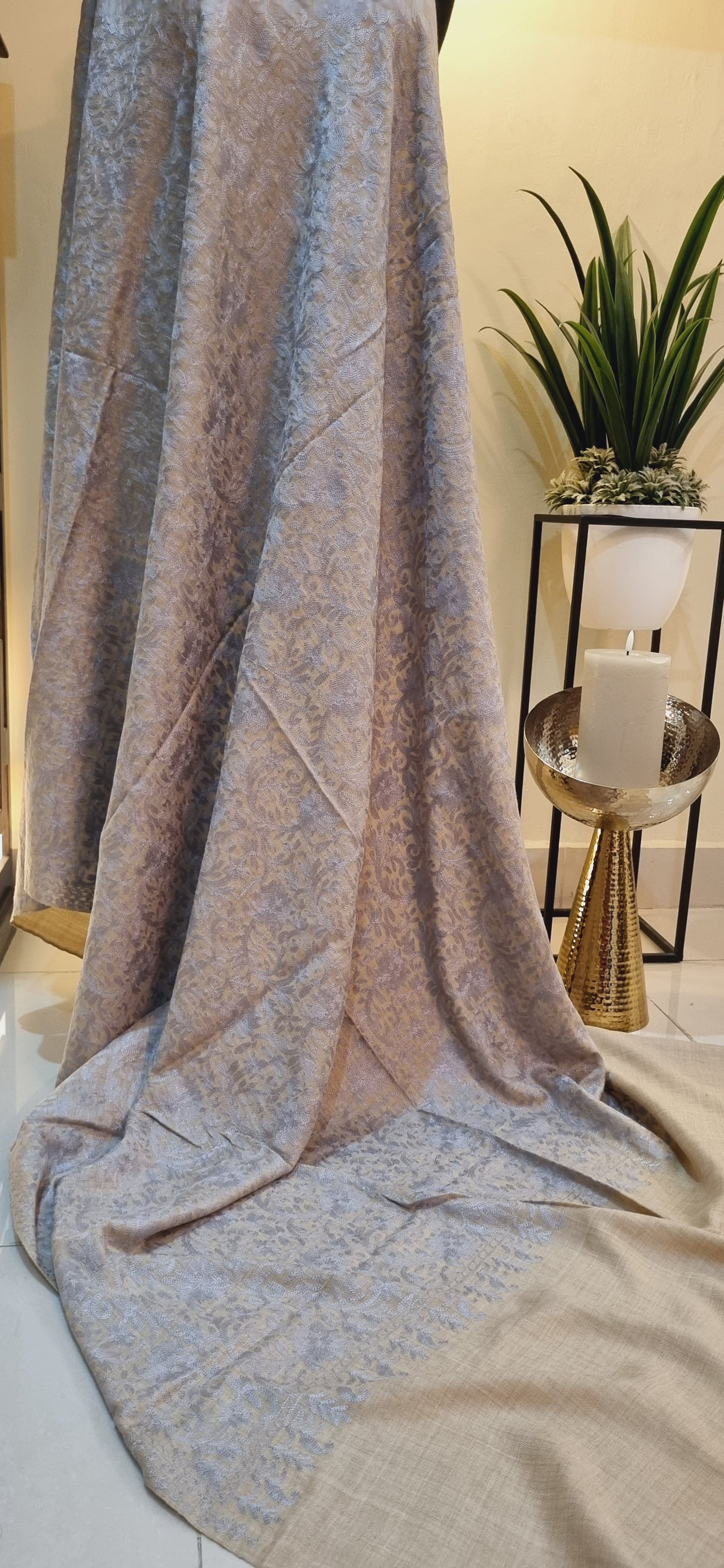 Embroidered shawls: Pashmina