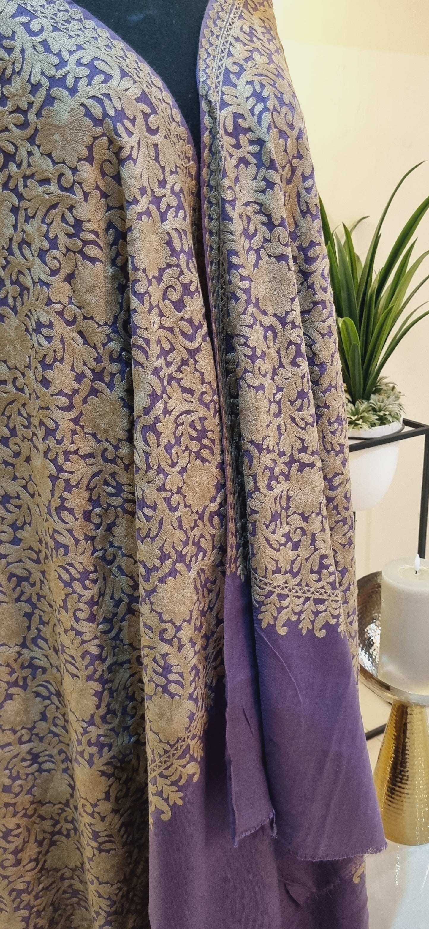 Embroidered shawls: Pashmina