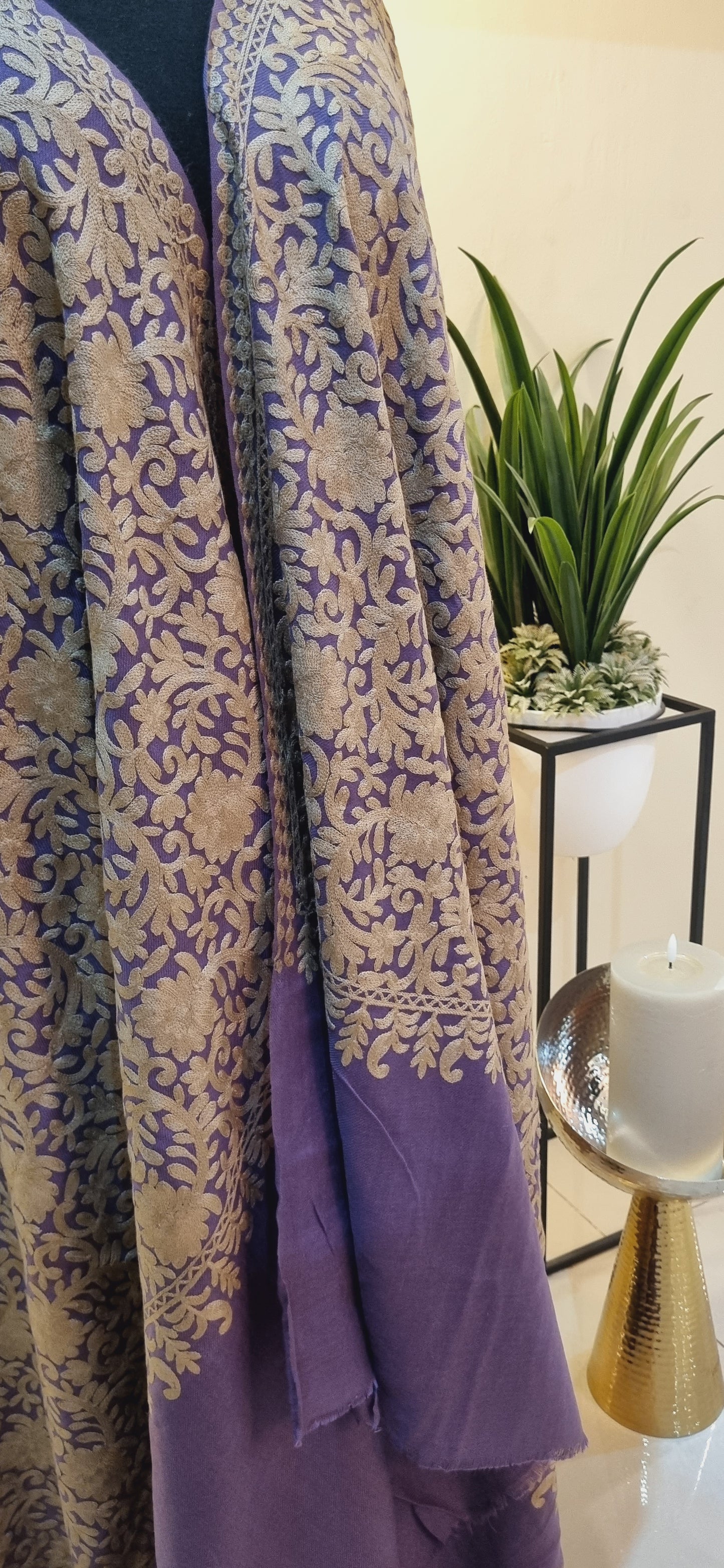 Embroidered shawls: Pashmina