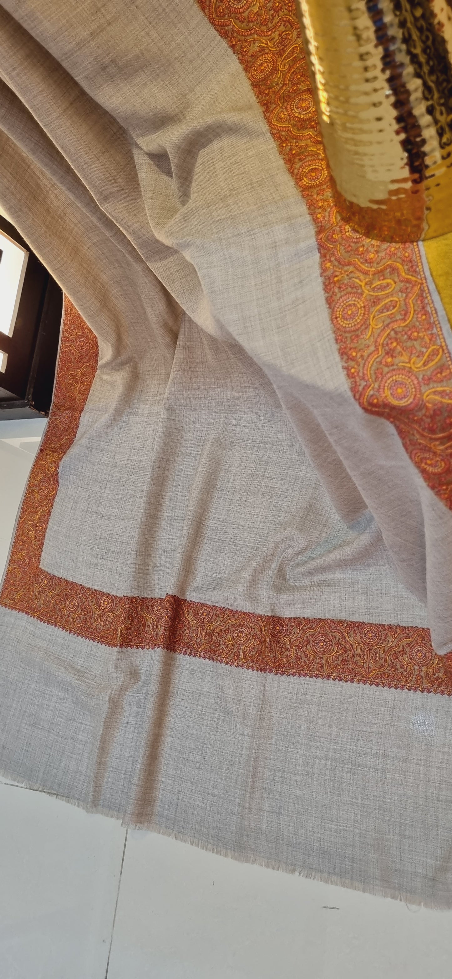 Embroidered shawls: Pashmina