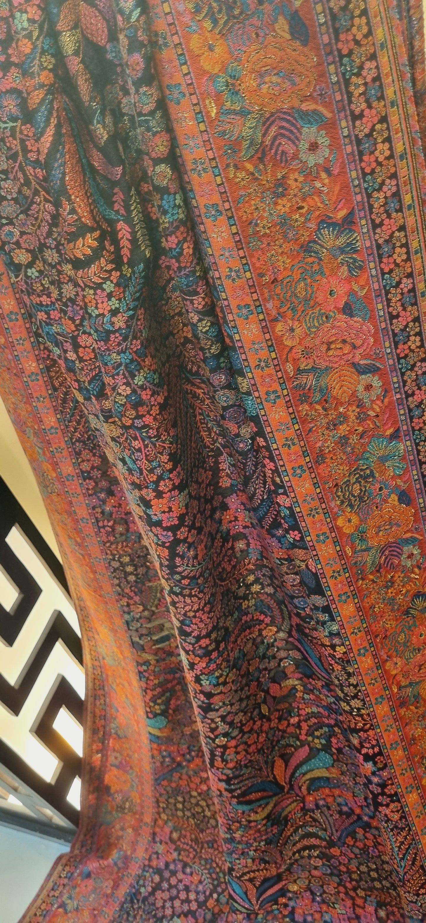 Shahjahani kaani: shawl