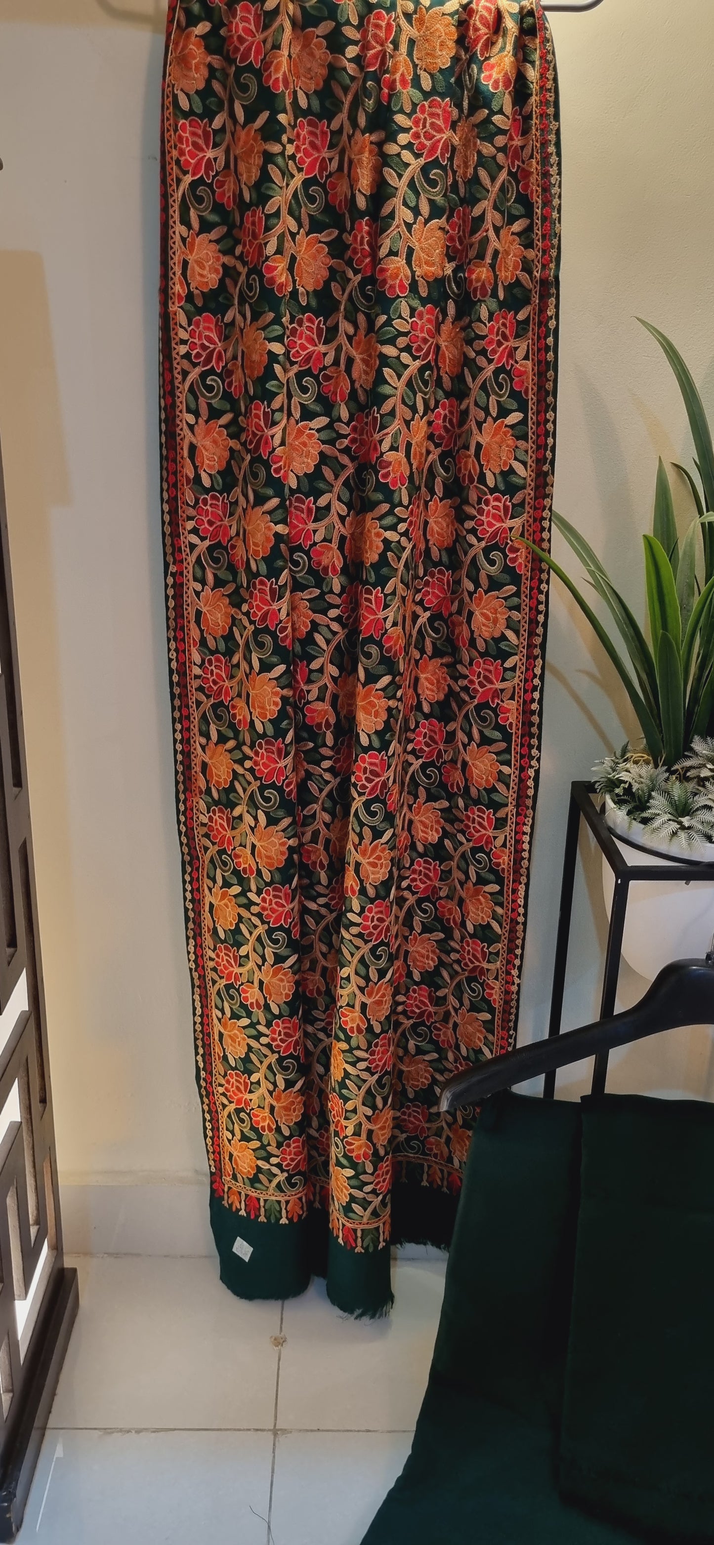 Embroidered suit: Pashmina three piece