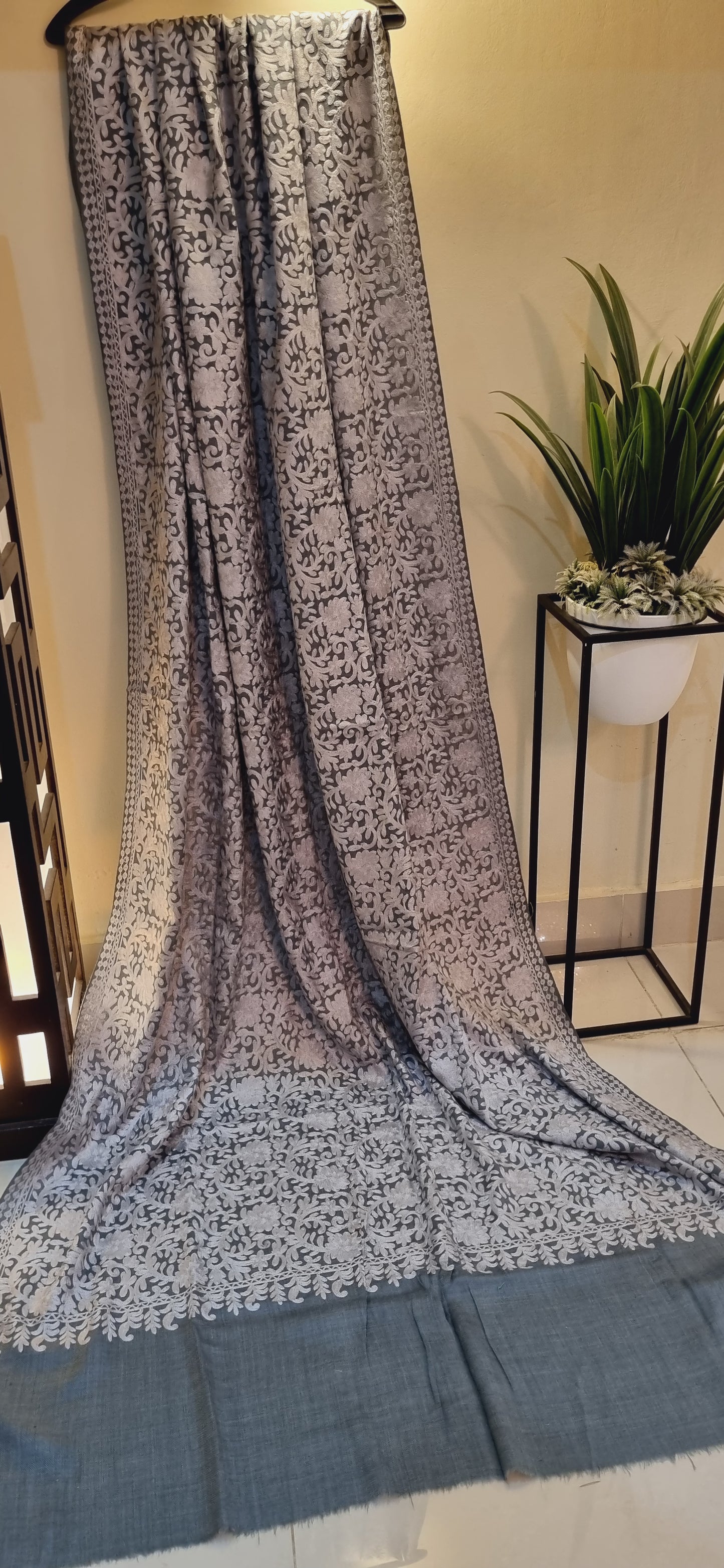 Sale: Embroidered shawl: Pashmina