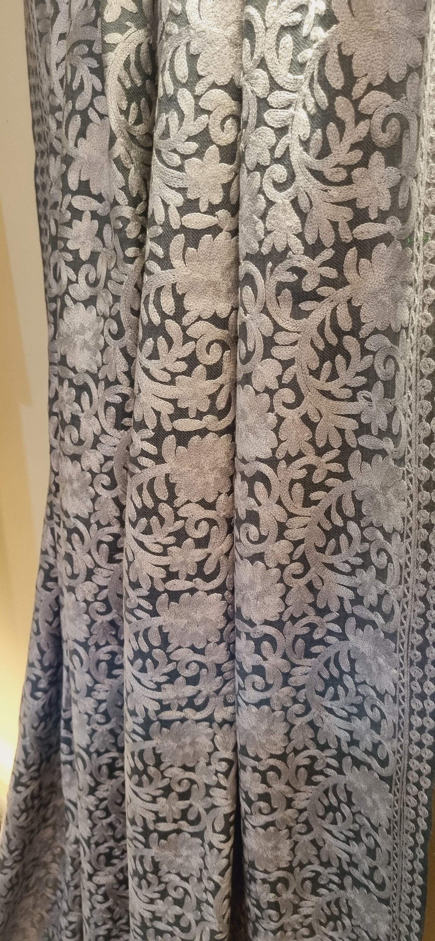 Sale: Embroidered shawl: Pashmina