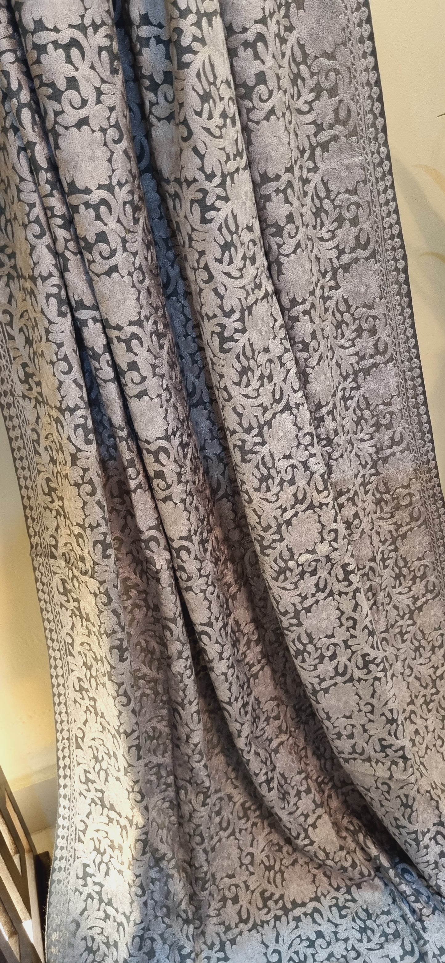 Sale: Embroidered shawl: Pashmina