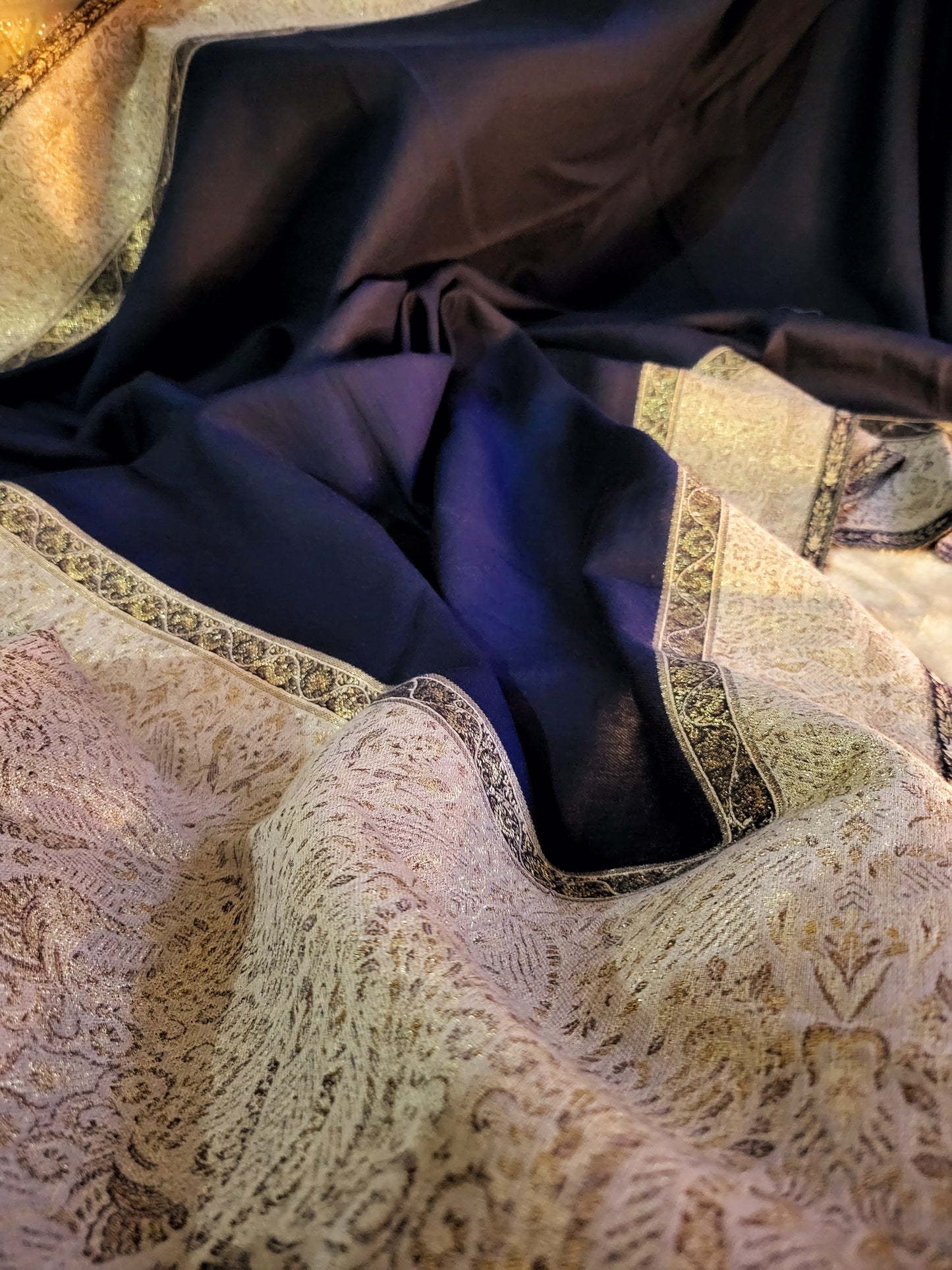 Peacock border : pashmina shawl