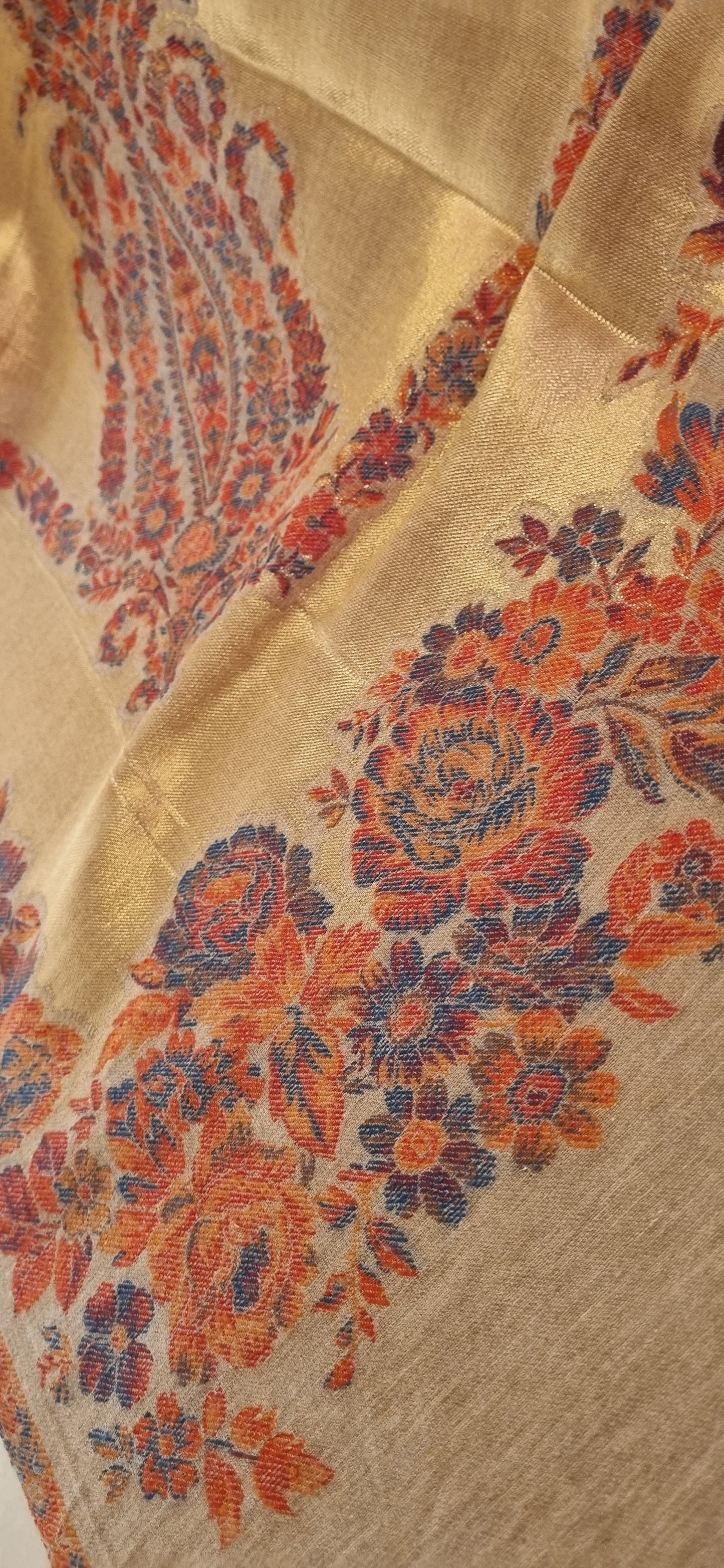 Moonlight shawl with toosh kaani border