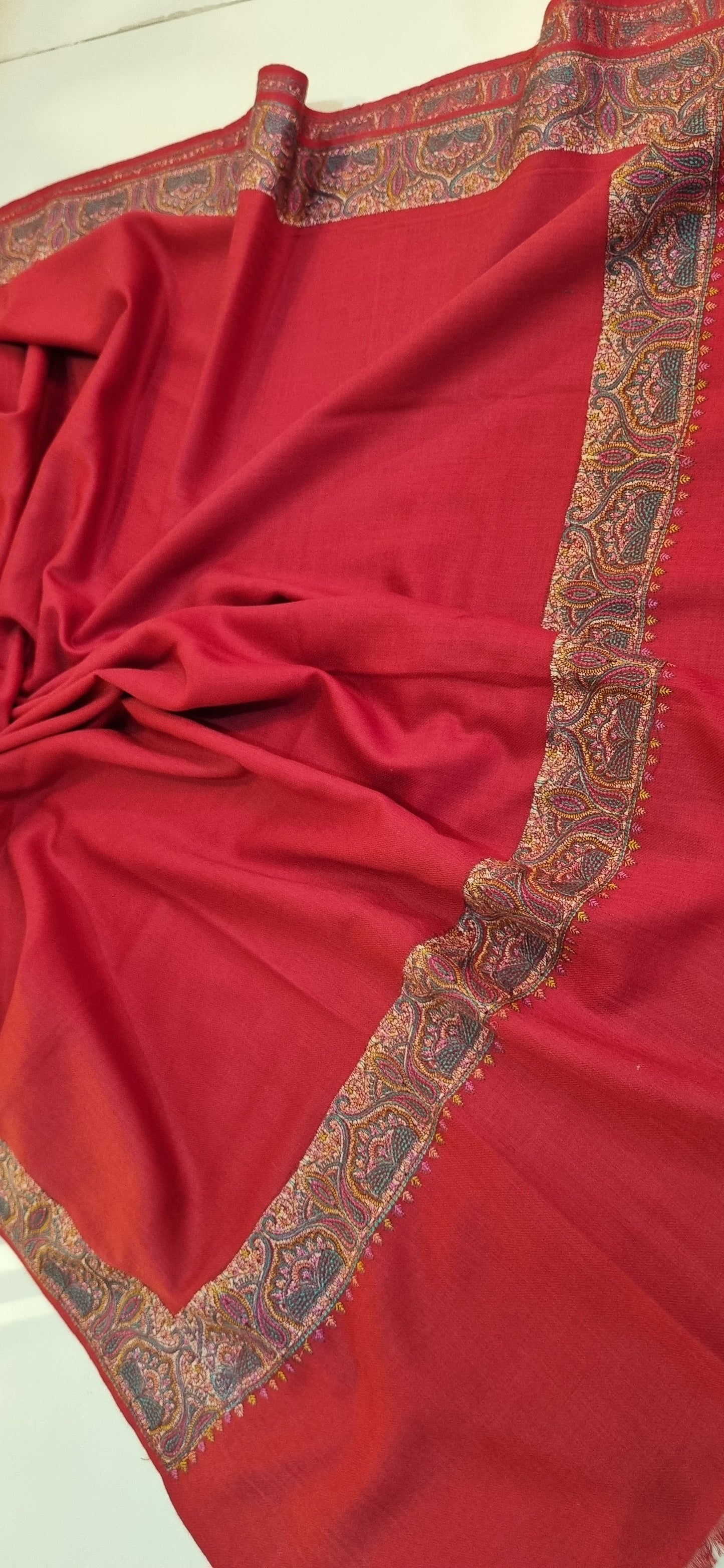 Embroidered shawls: pashmina