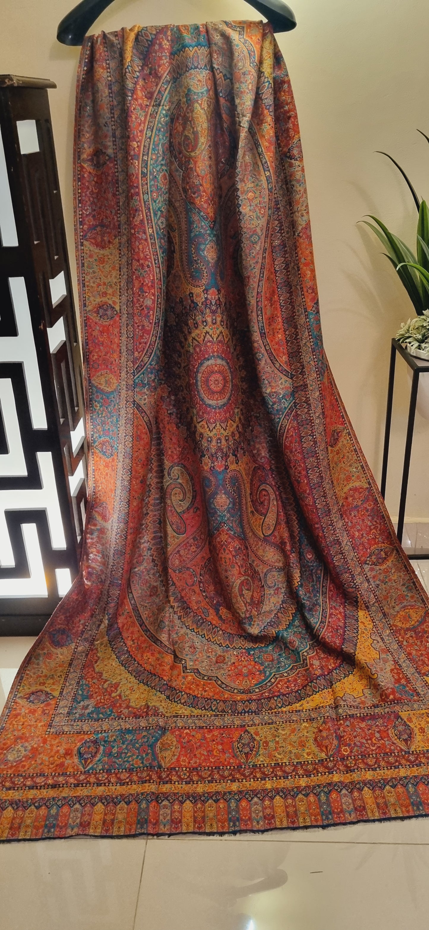 Shahjahani kaani: shawl