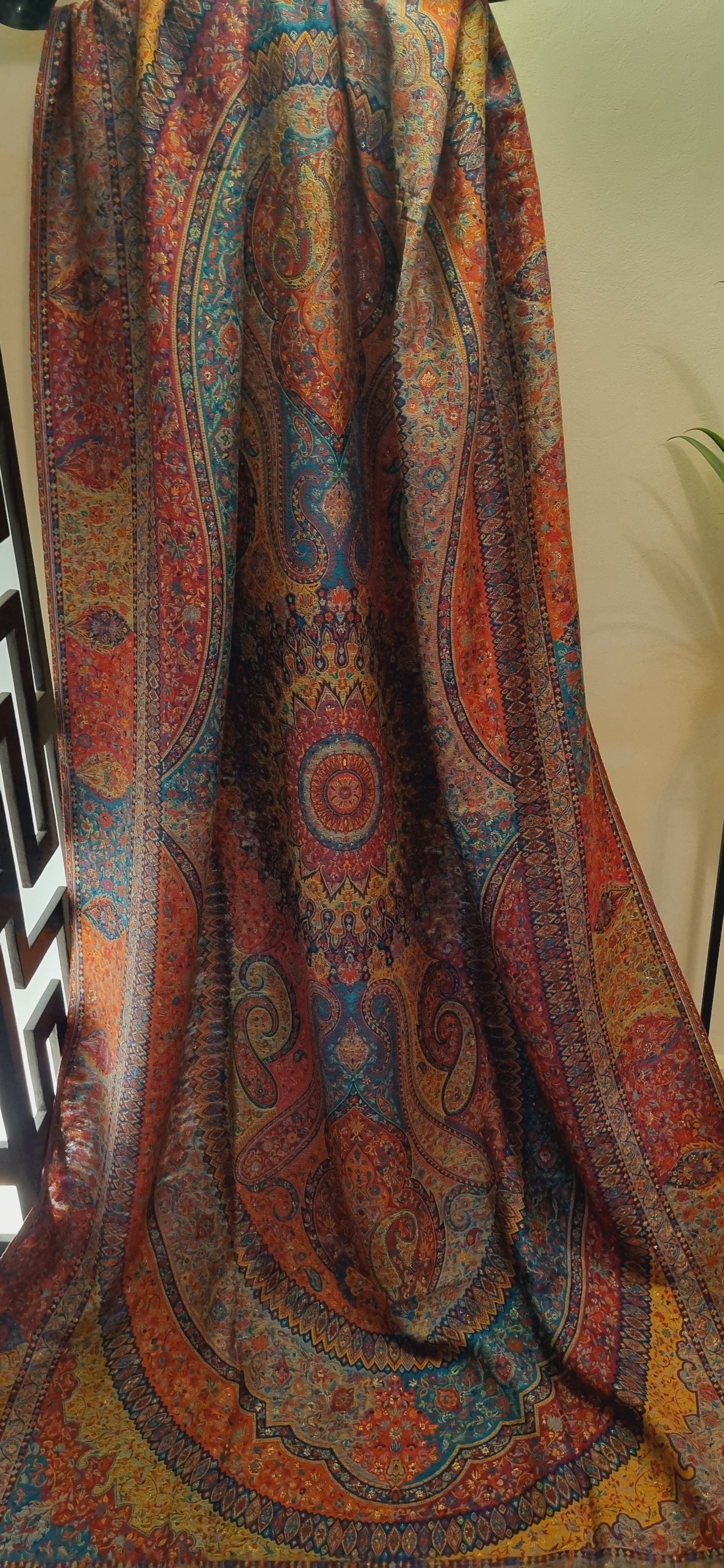Shahjahani kaani: shawl