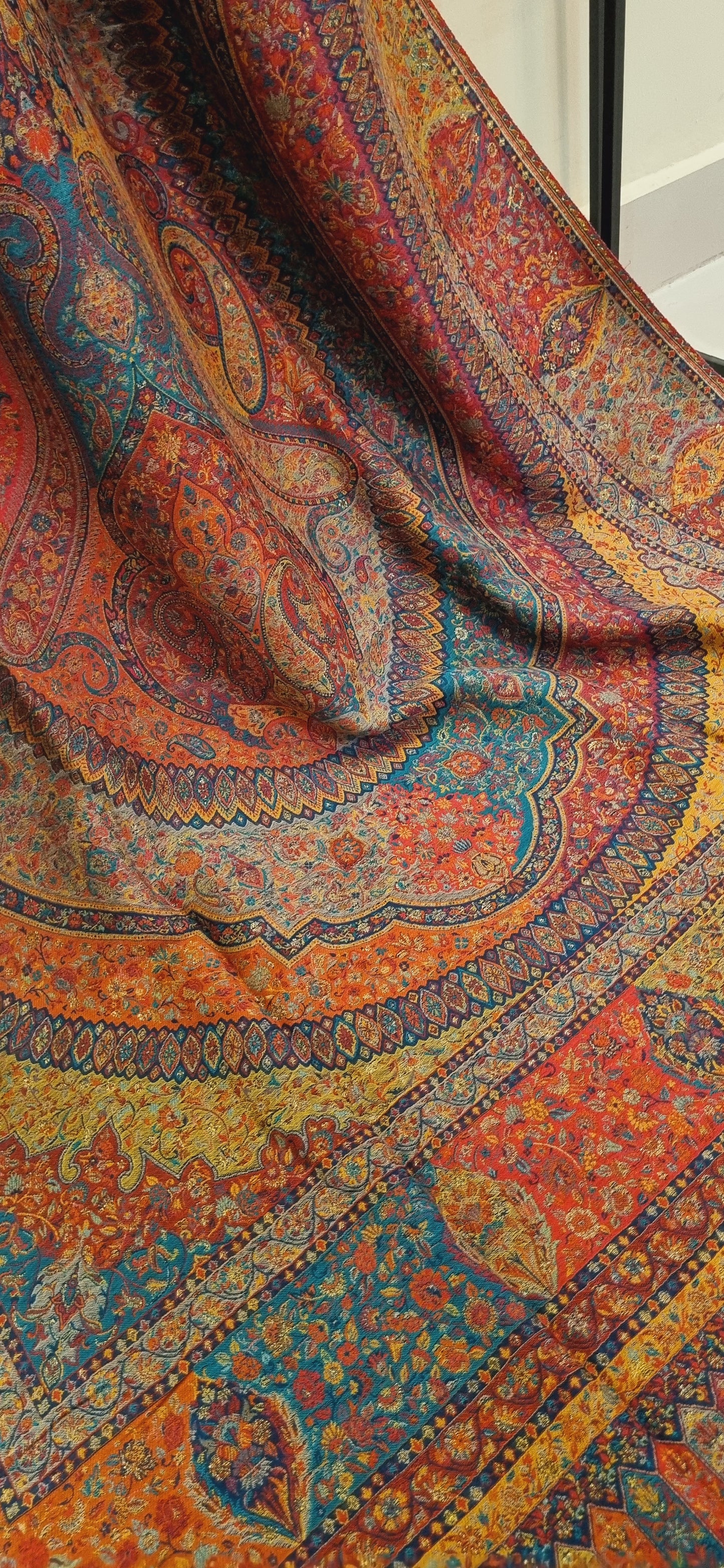 Shahjahani kaani: shawl