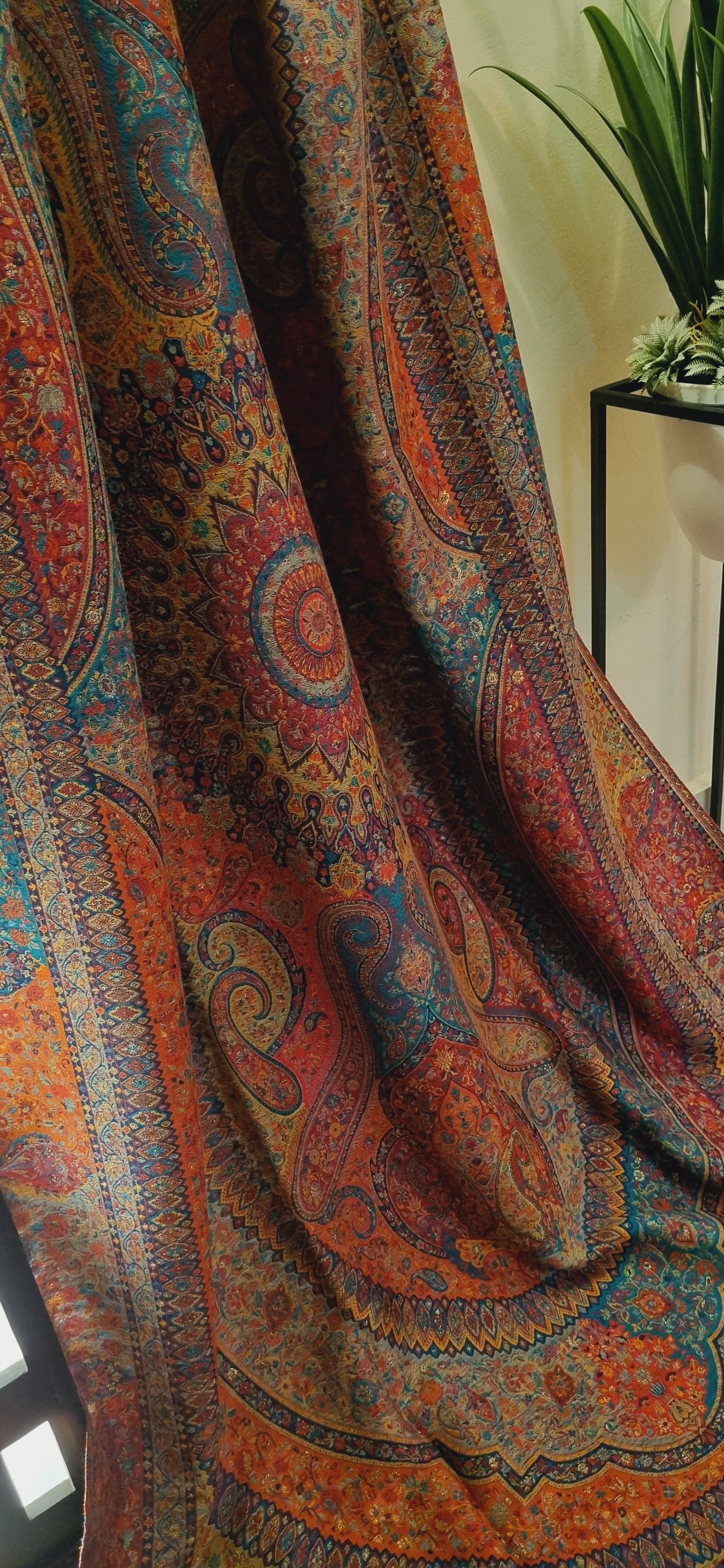 Shahjahani kaani: shawl