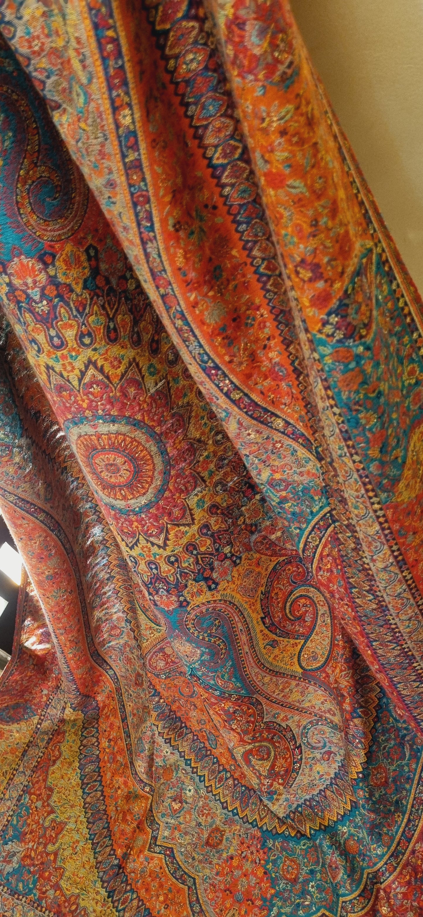 Shahjahani kaani: shawl