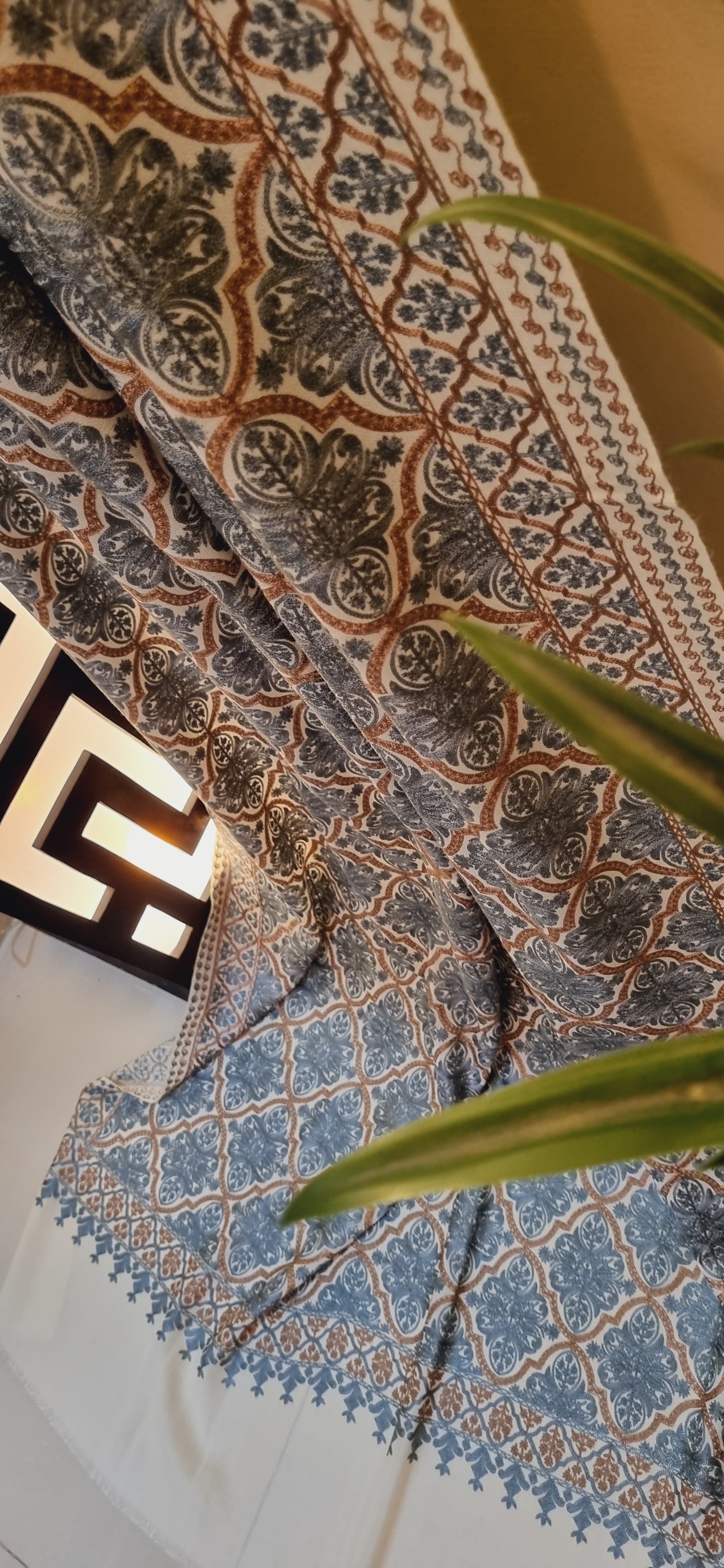 Embroidered shawl: pashmina