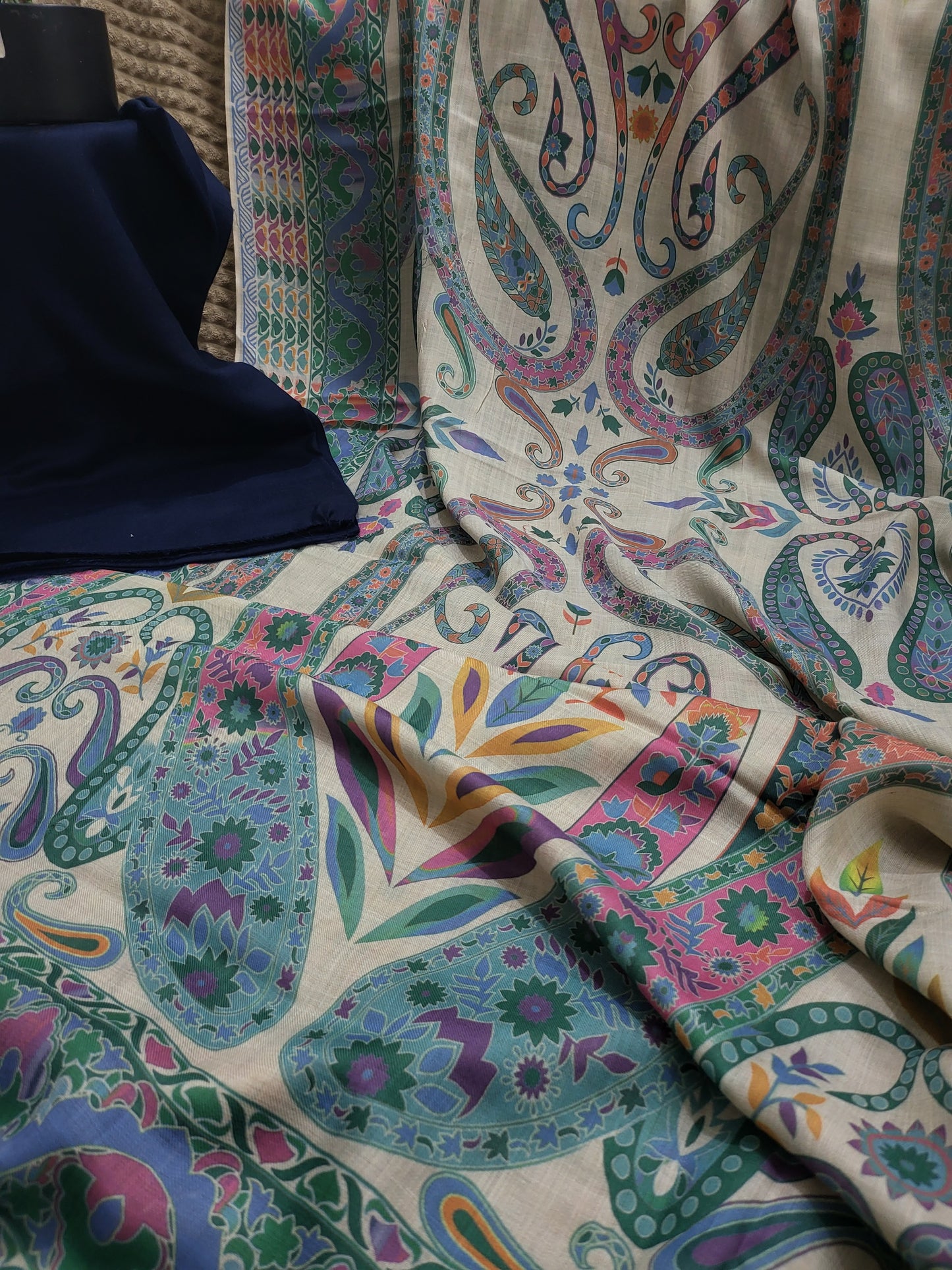Printed pashmina: shawl suit