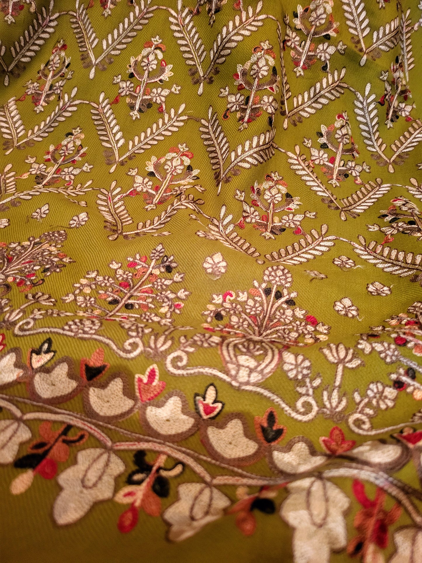 Pashmina suit : Embroidered