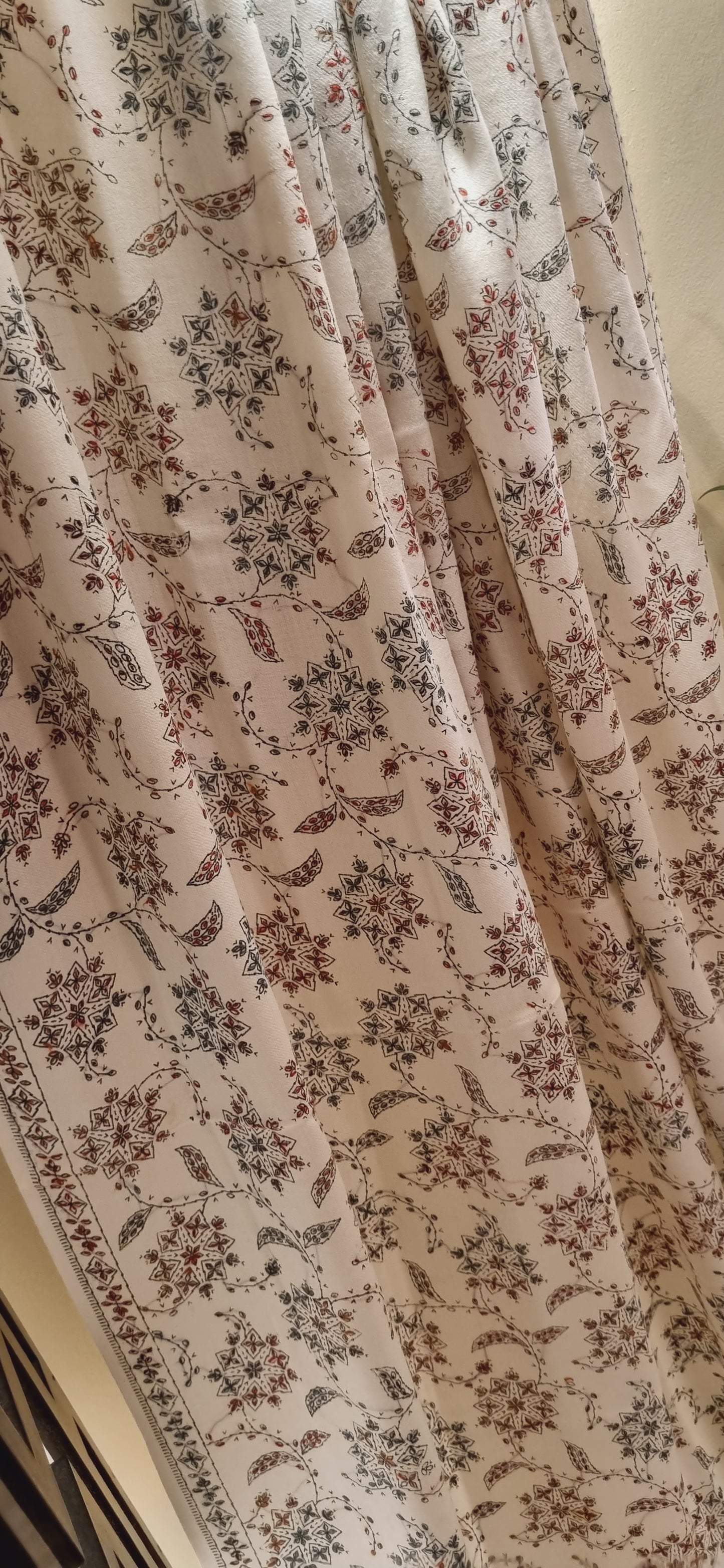 Embroidered shawls: woollen pashmina