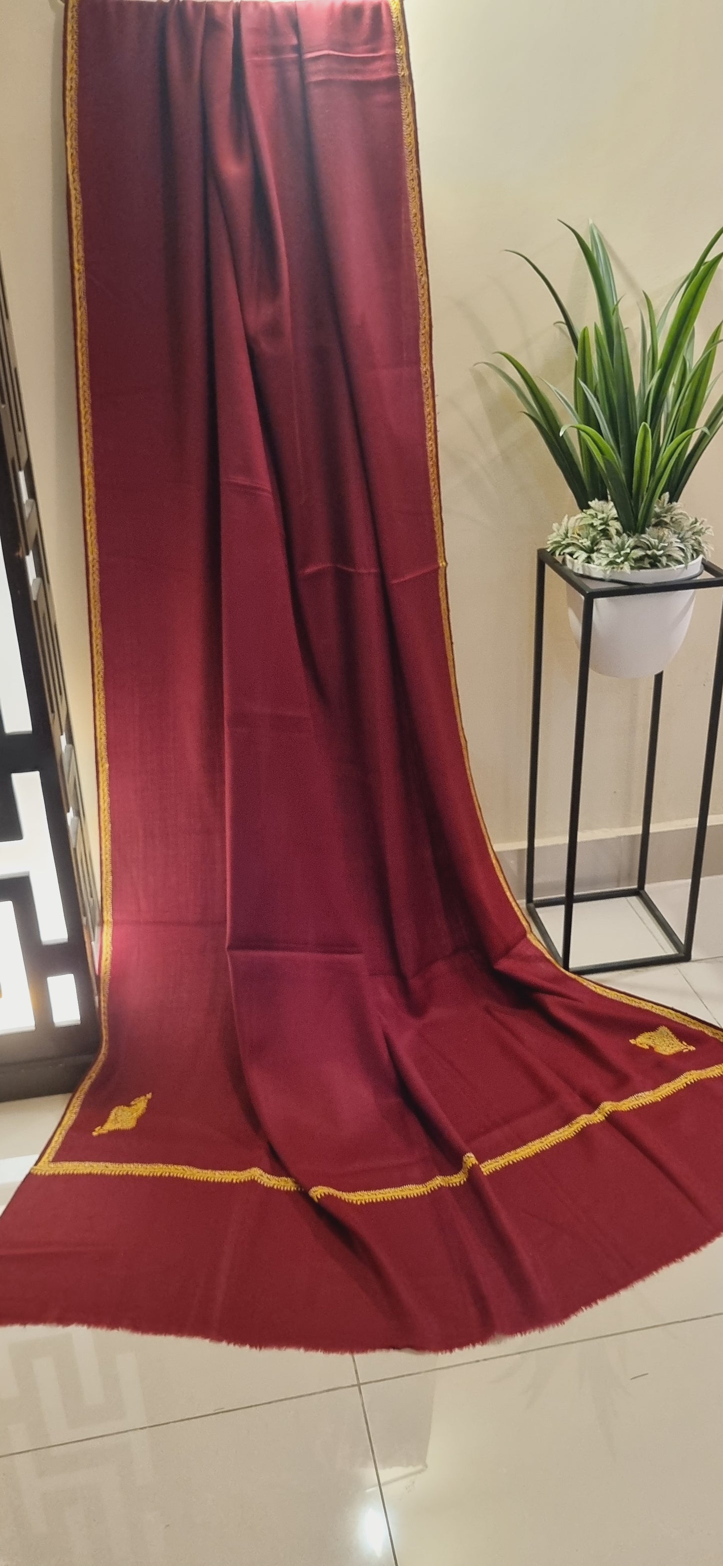 Embroidered shawls: woollen pashmina