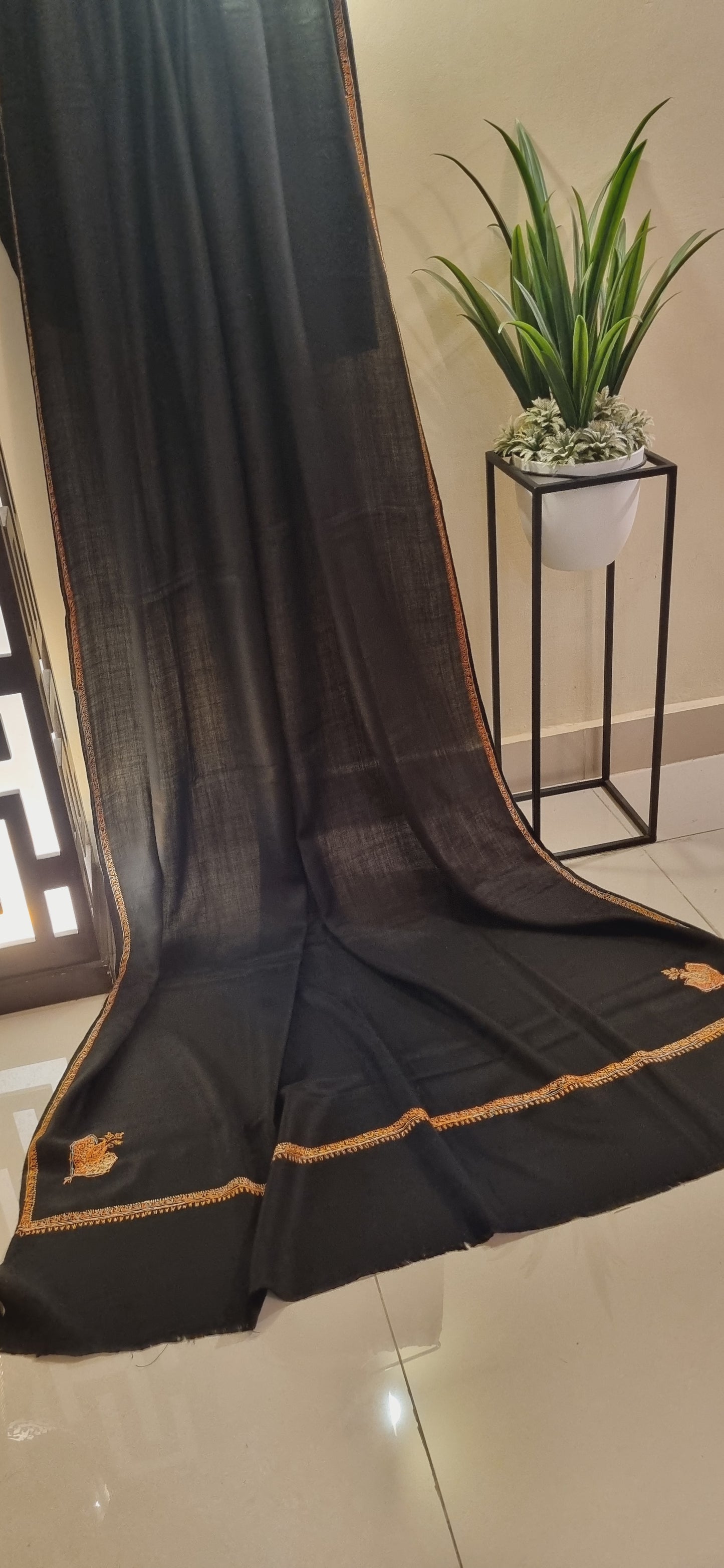 Embroidered shawls: woollen pashmina