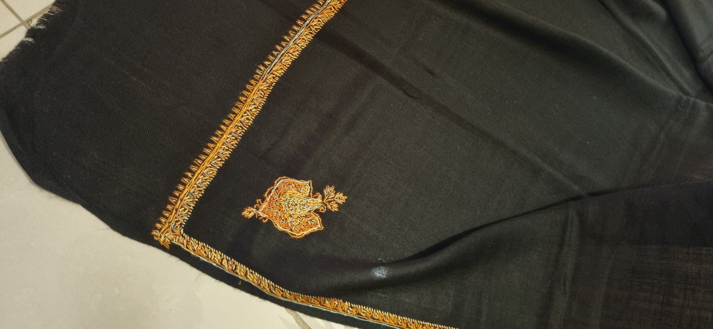 Embroidered shawls: woollen pashmina