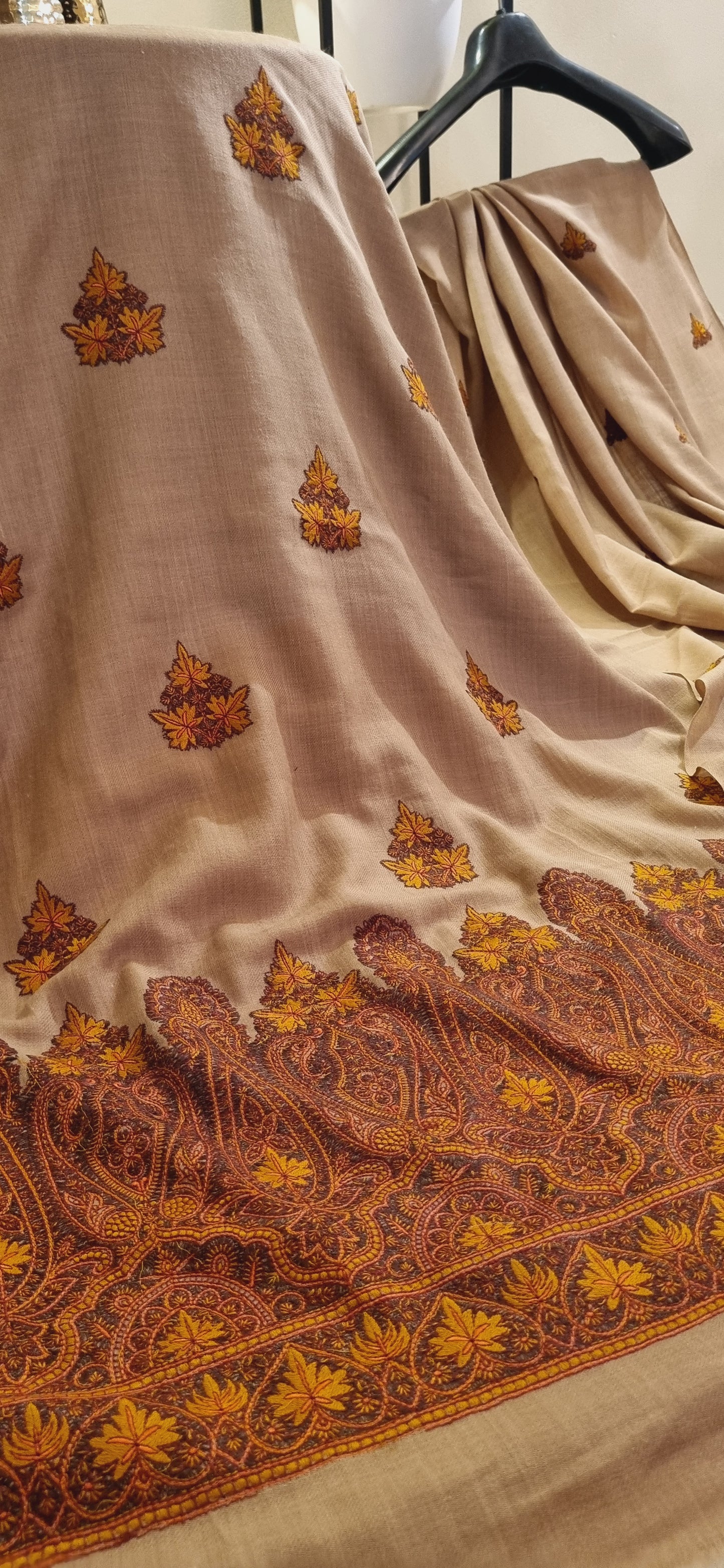 Embroidered suit: Pashmina