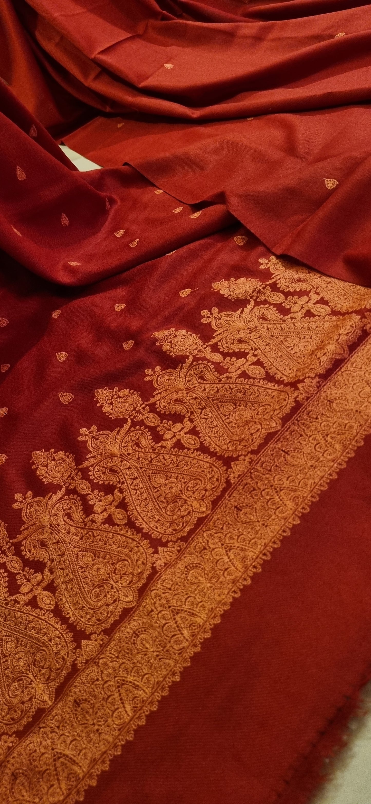 Embroidered suit: Pashmina