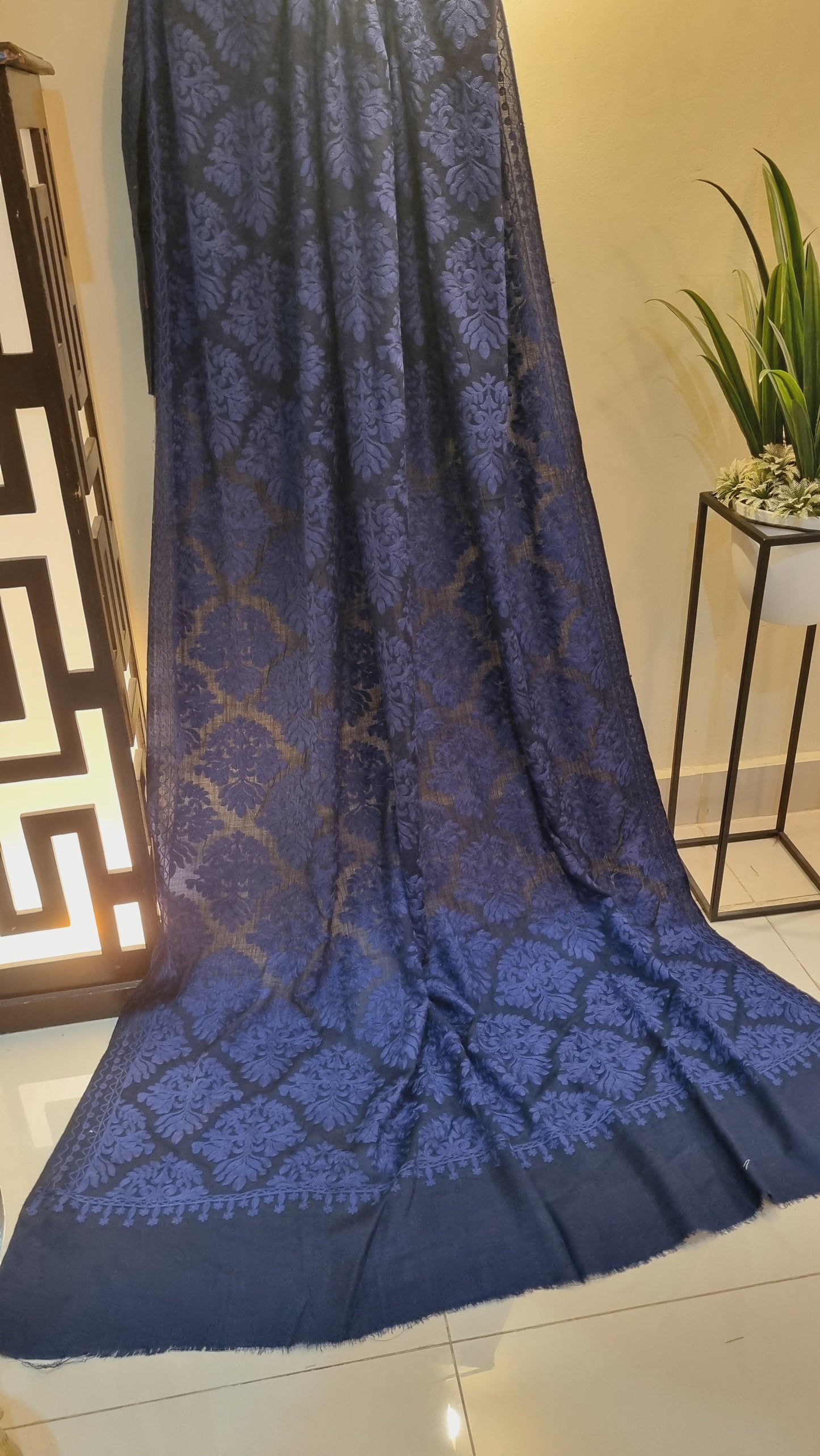 Embroidered shawl: pashmina