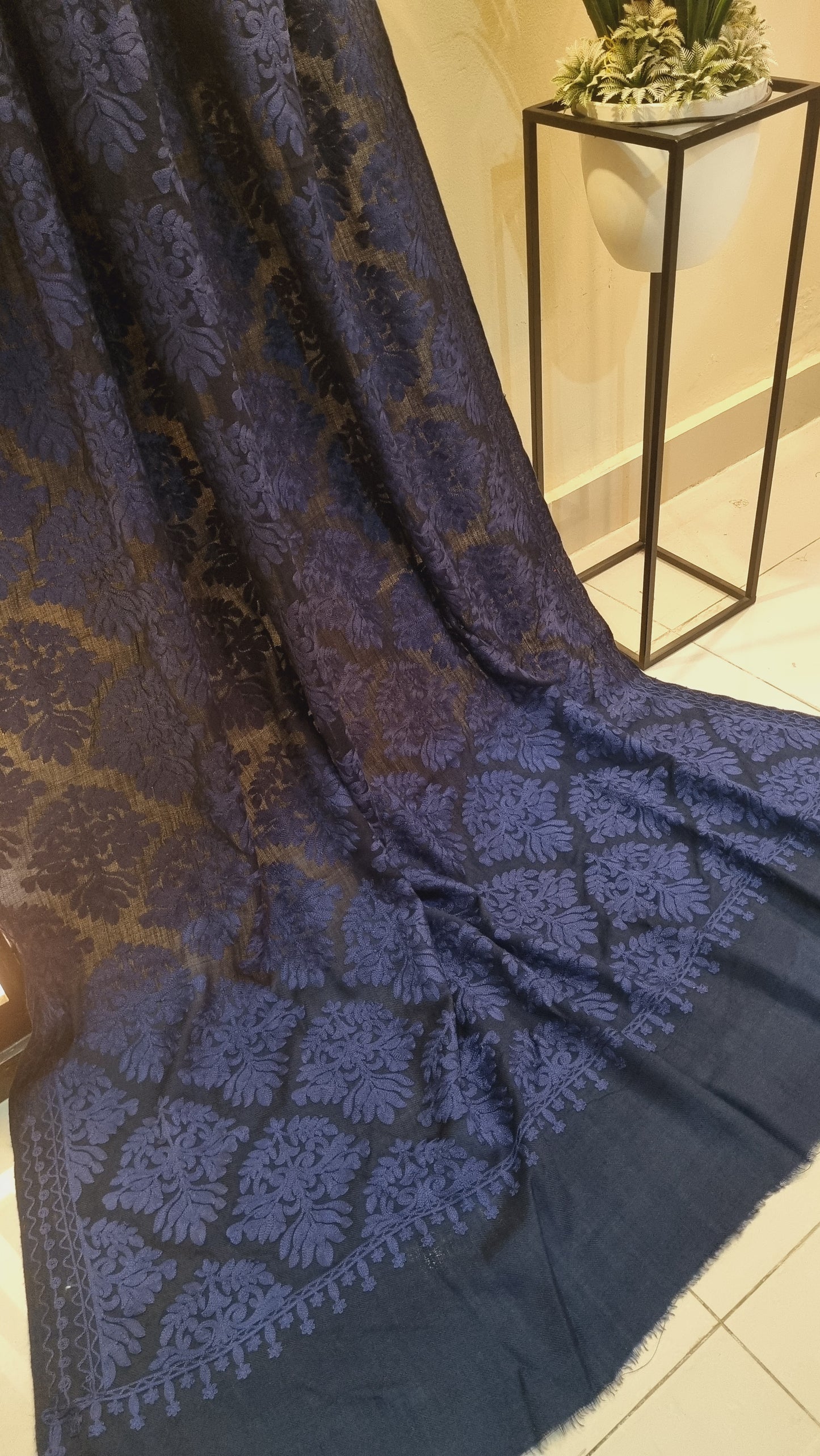 Embroidered shawl: pashmina