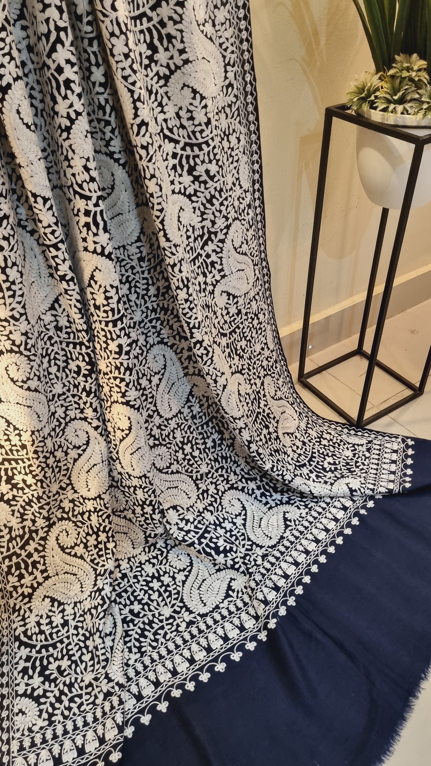 Sale Embroidered shawl: Pashmina