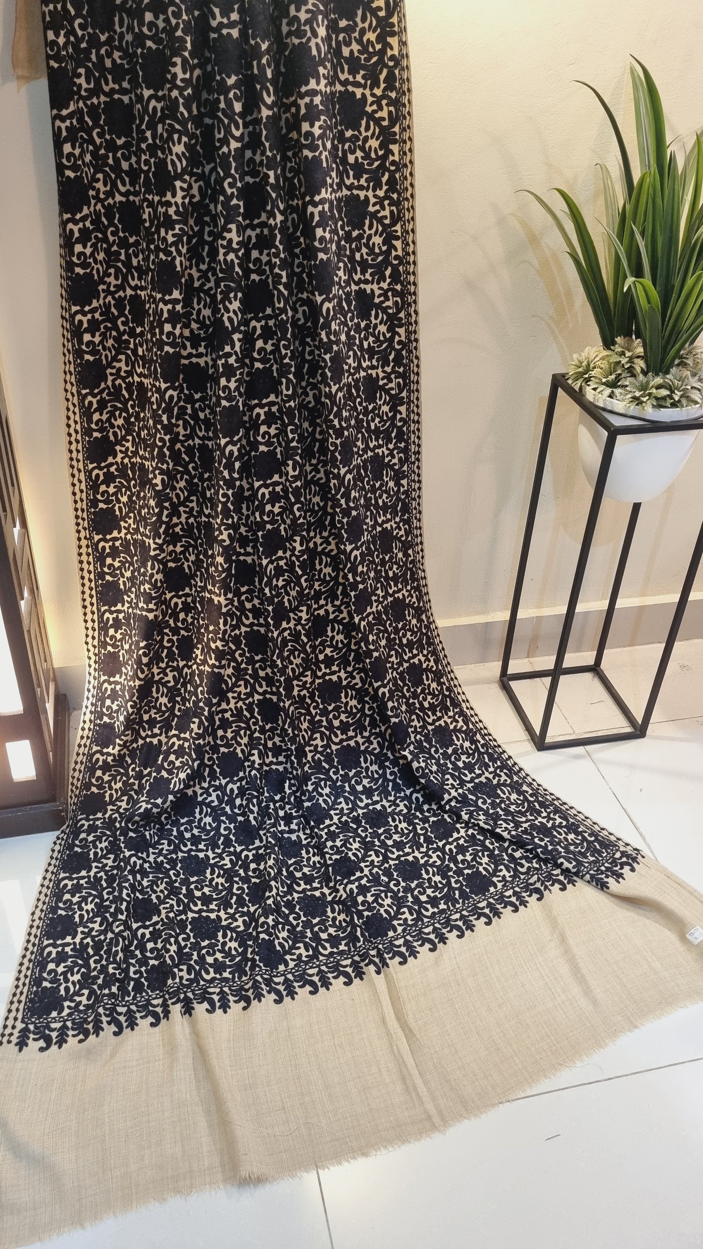 Embroidered shawl: pashmina