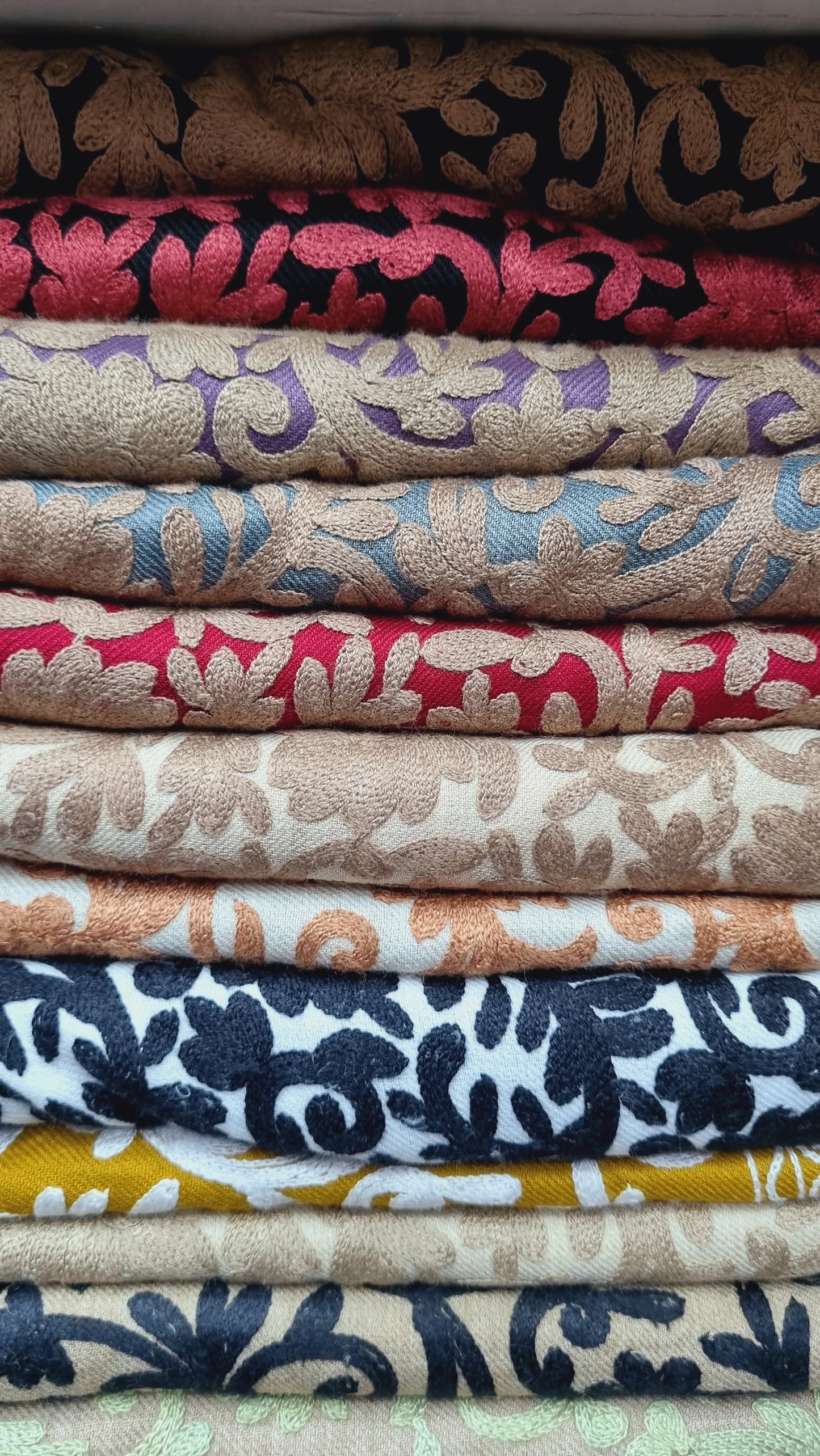 Kurta stitched: Embroidered