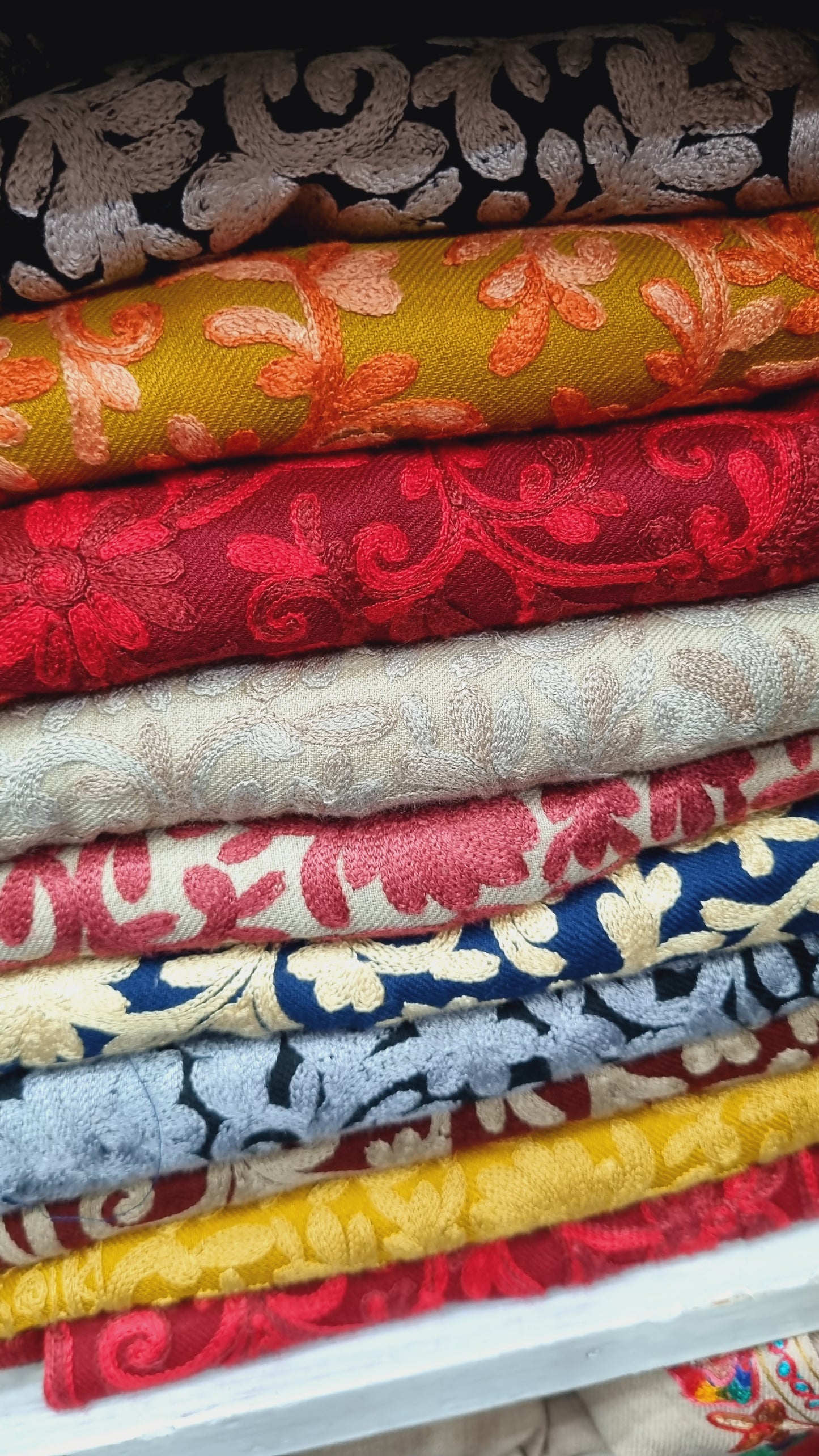 Kurta stitched: Embroidered