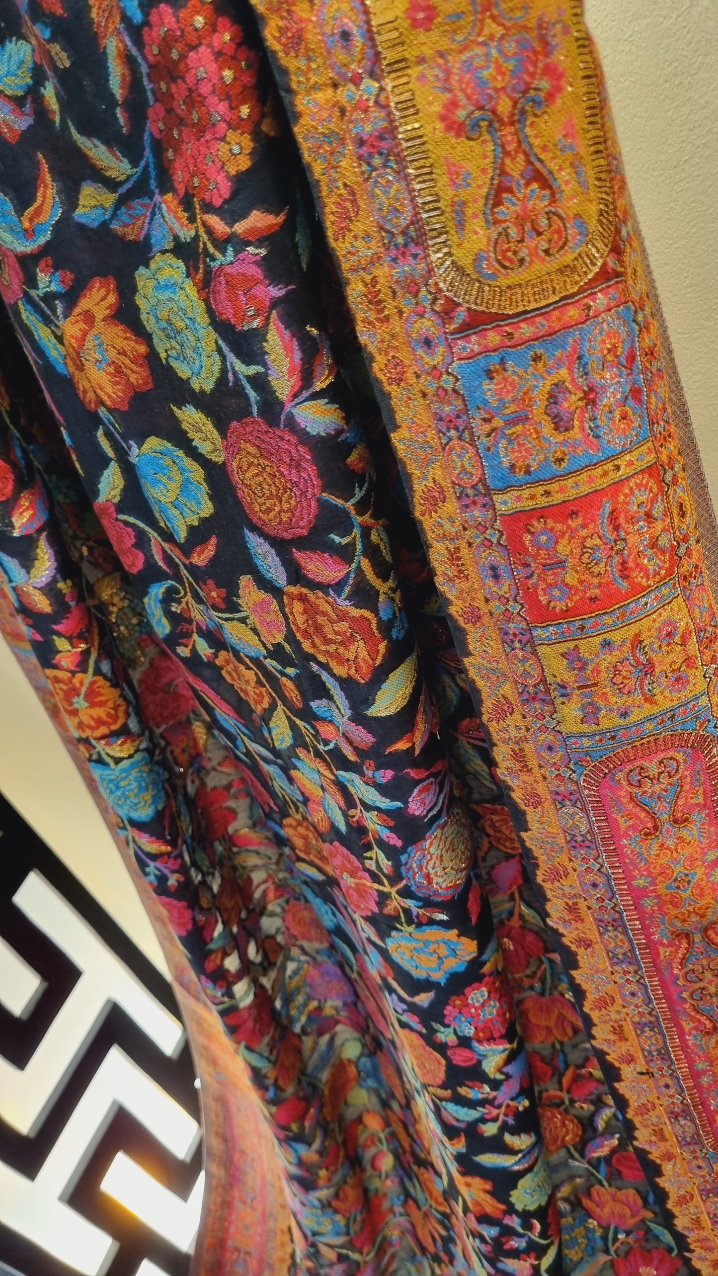 Kaani shawl: silk