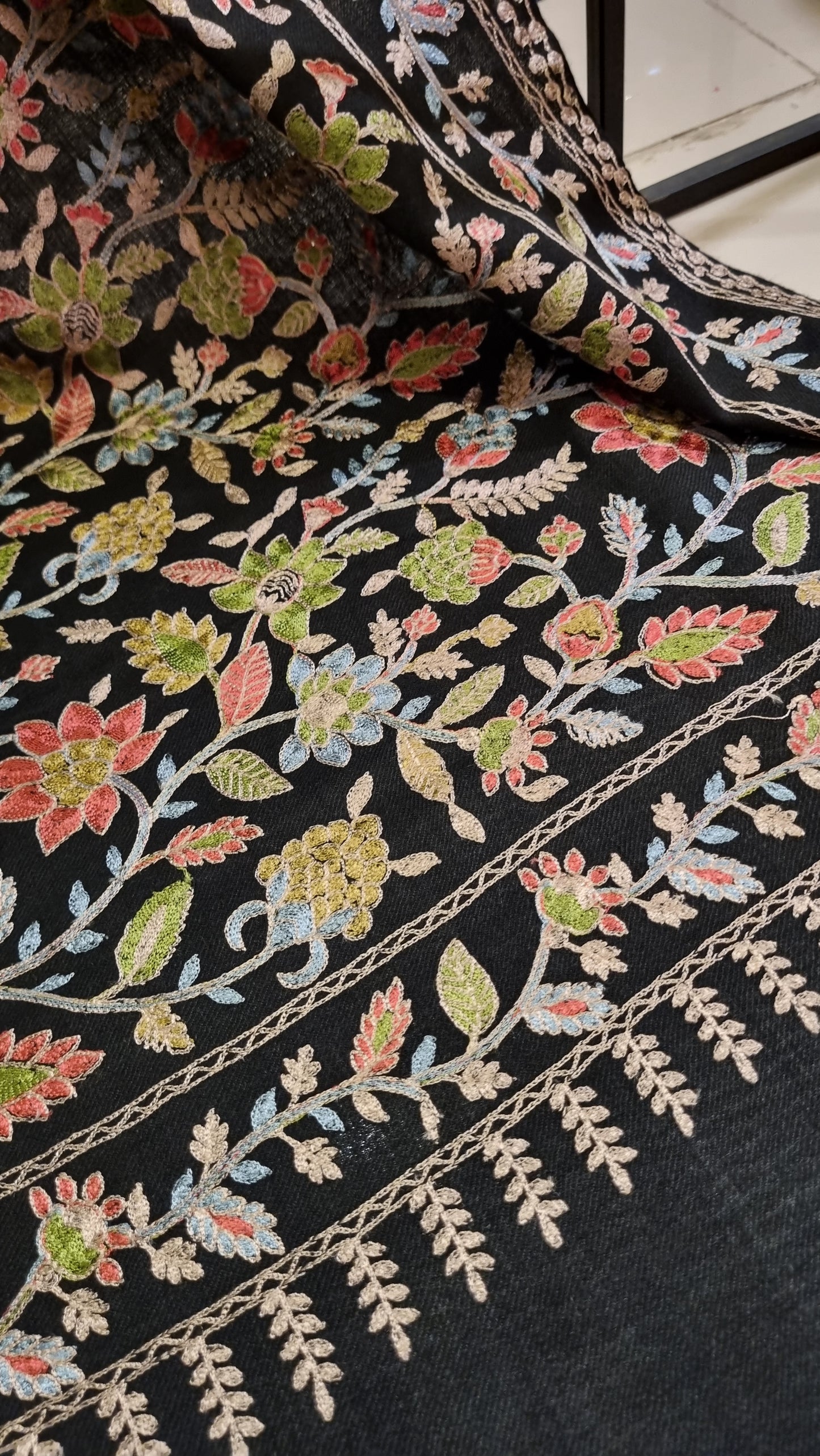 Embroidered shawl: pashmina