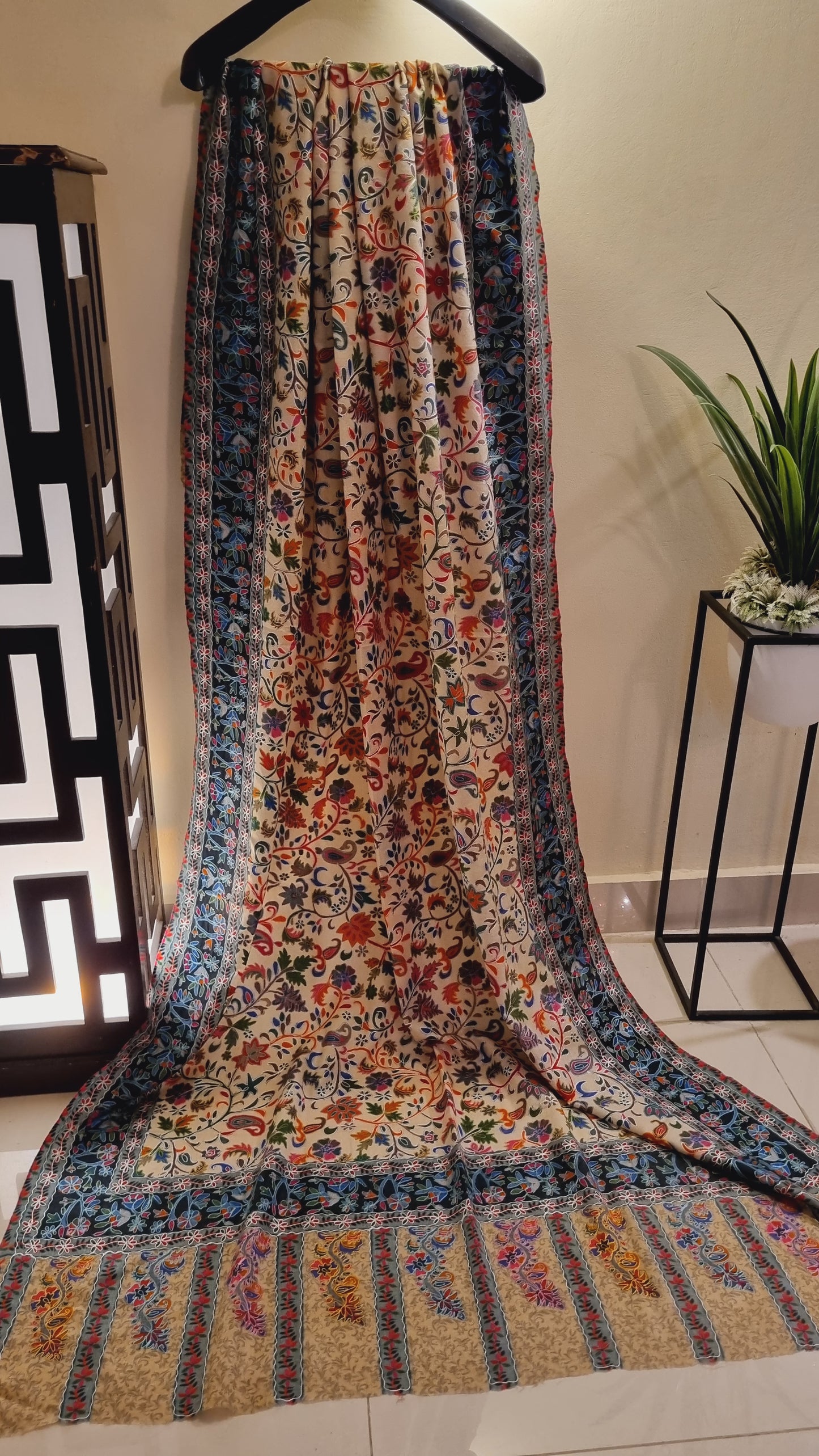 Reelkar embroidered: shawl