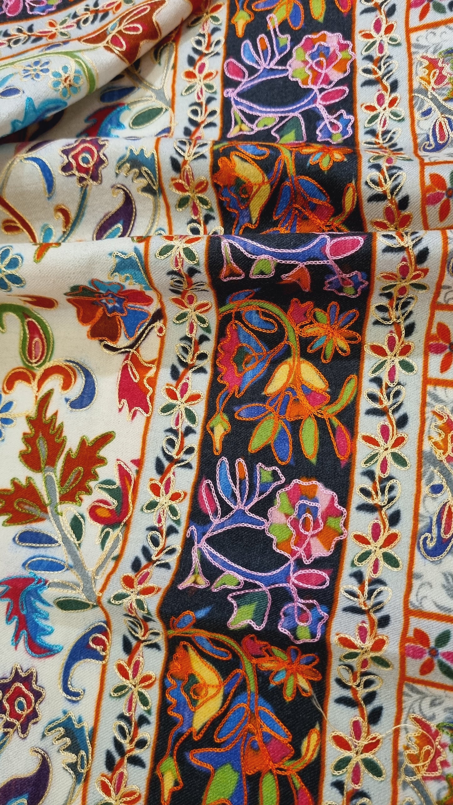 Reelkar embroidered: shawl