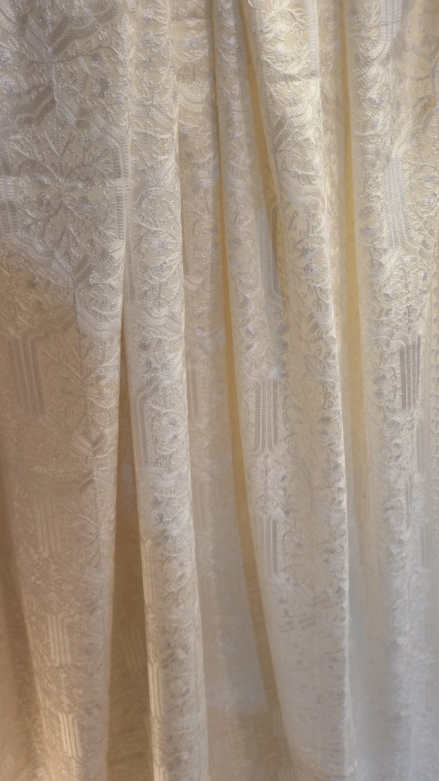 Embroidered shawl: Pashmina