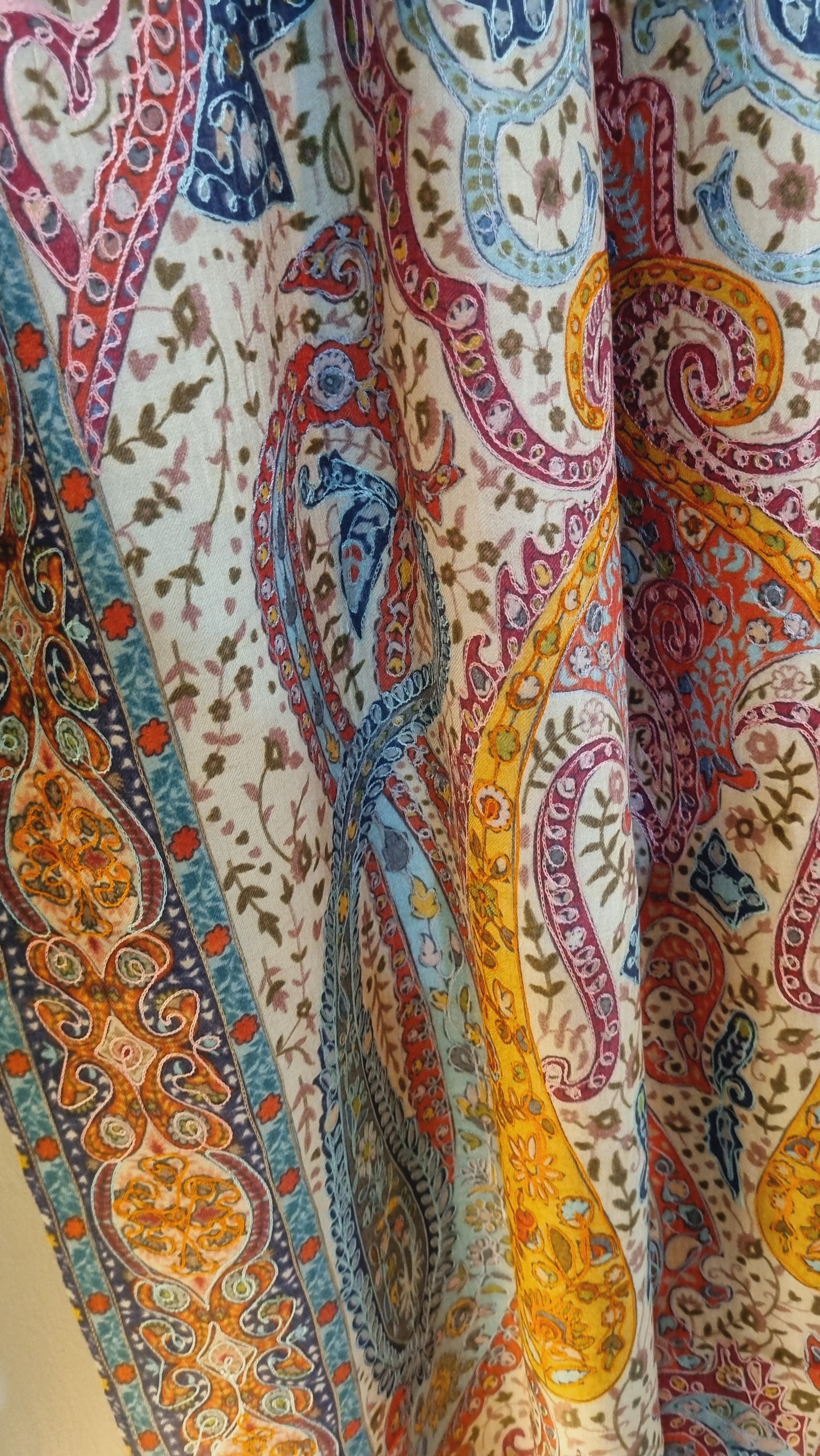 Reelkar embroidered minishawl