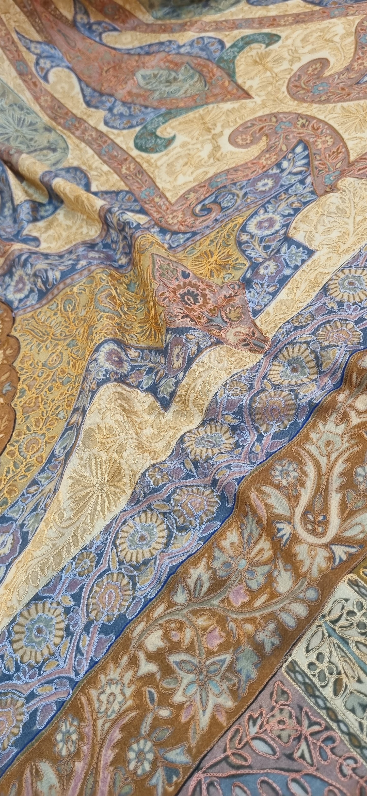 Reelkar embroidered pashmina shawl