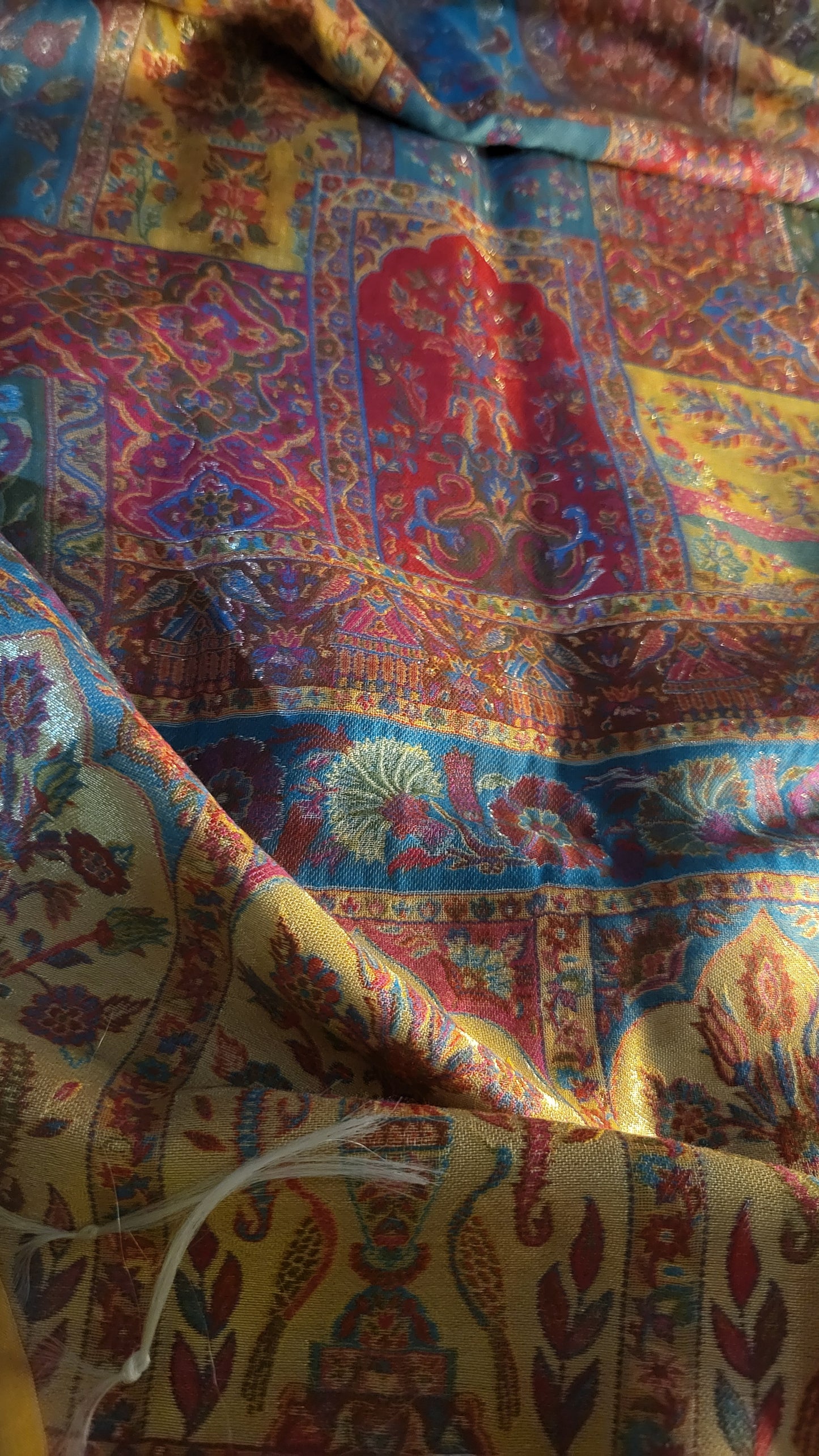 Silk shawl : kaani