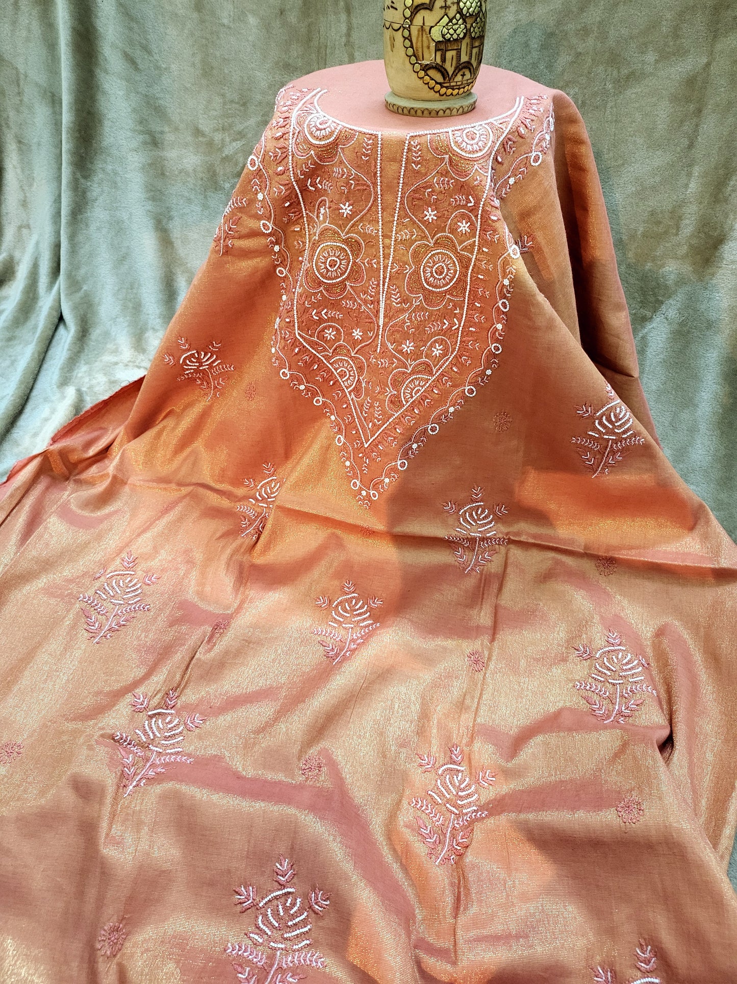Chikankari chanderi set: Hand Embroidered