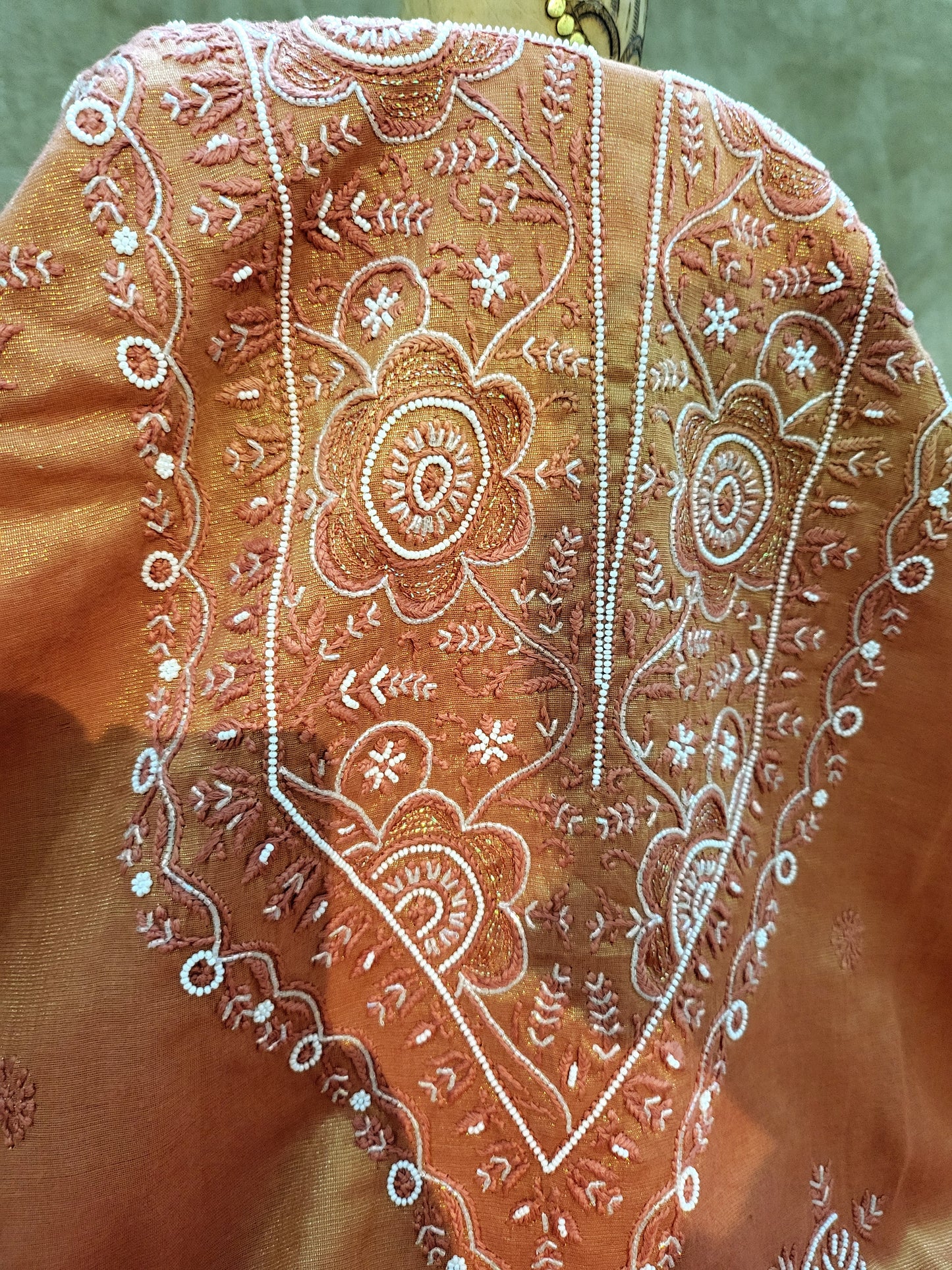 Chikankari chanderi set: Hand Embroidered